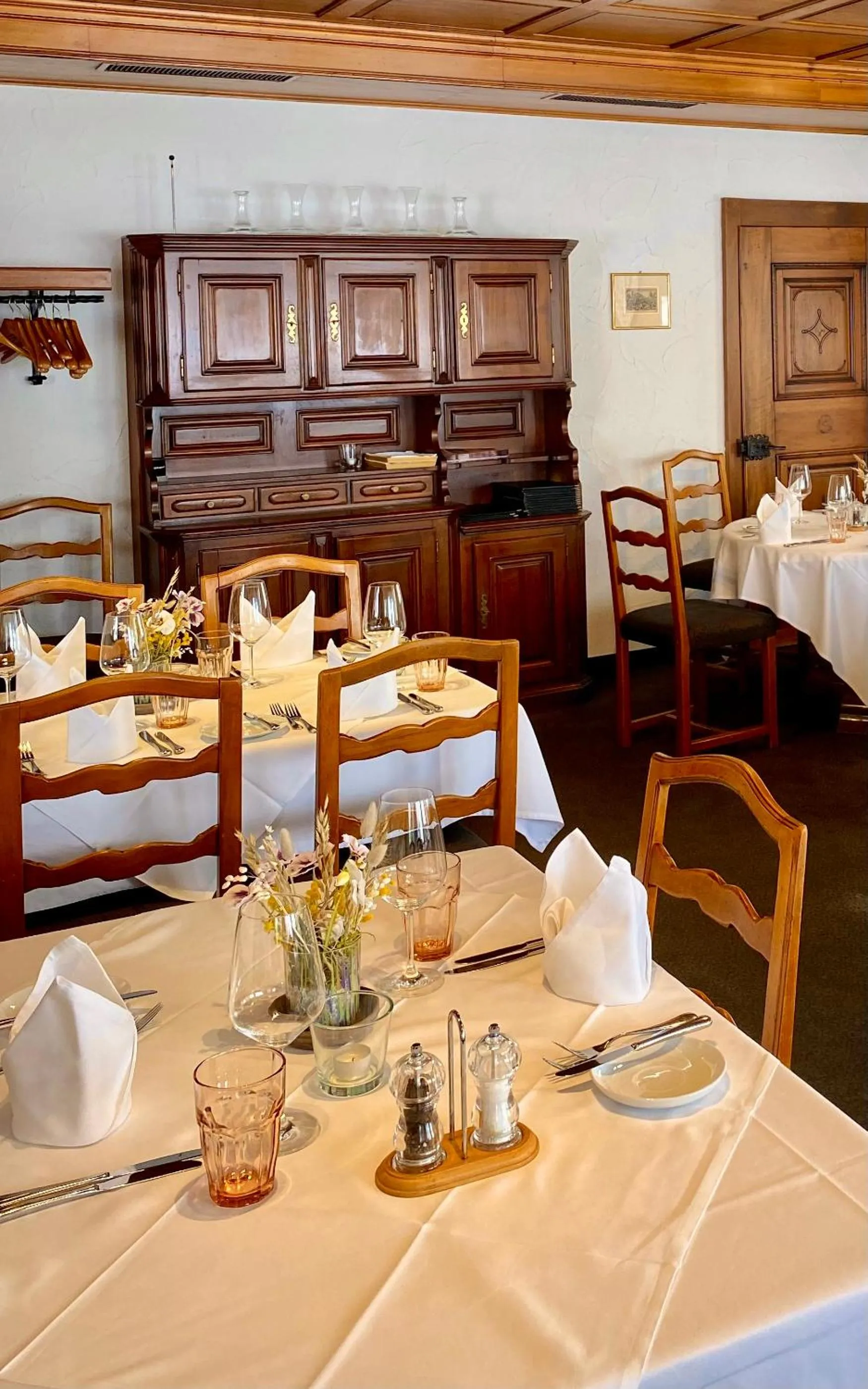 Restaurant/places to eat in Gasthof zum Roten Löwen