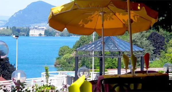 Restaurant/places to eat in Hotel Restaurant - Acacias Bellevue