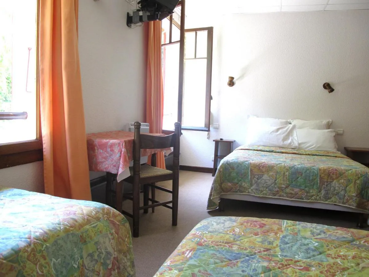 Bed in Hotel Restaurant - Acacias Bellevue