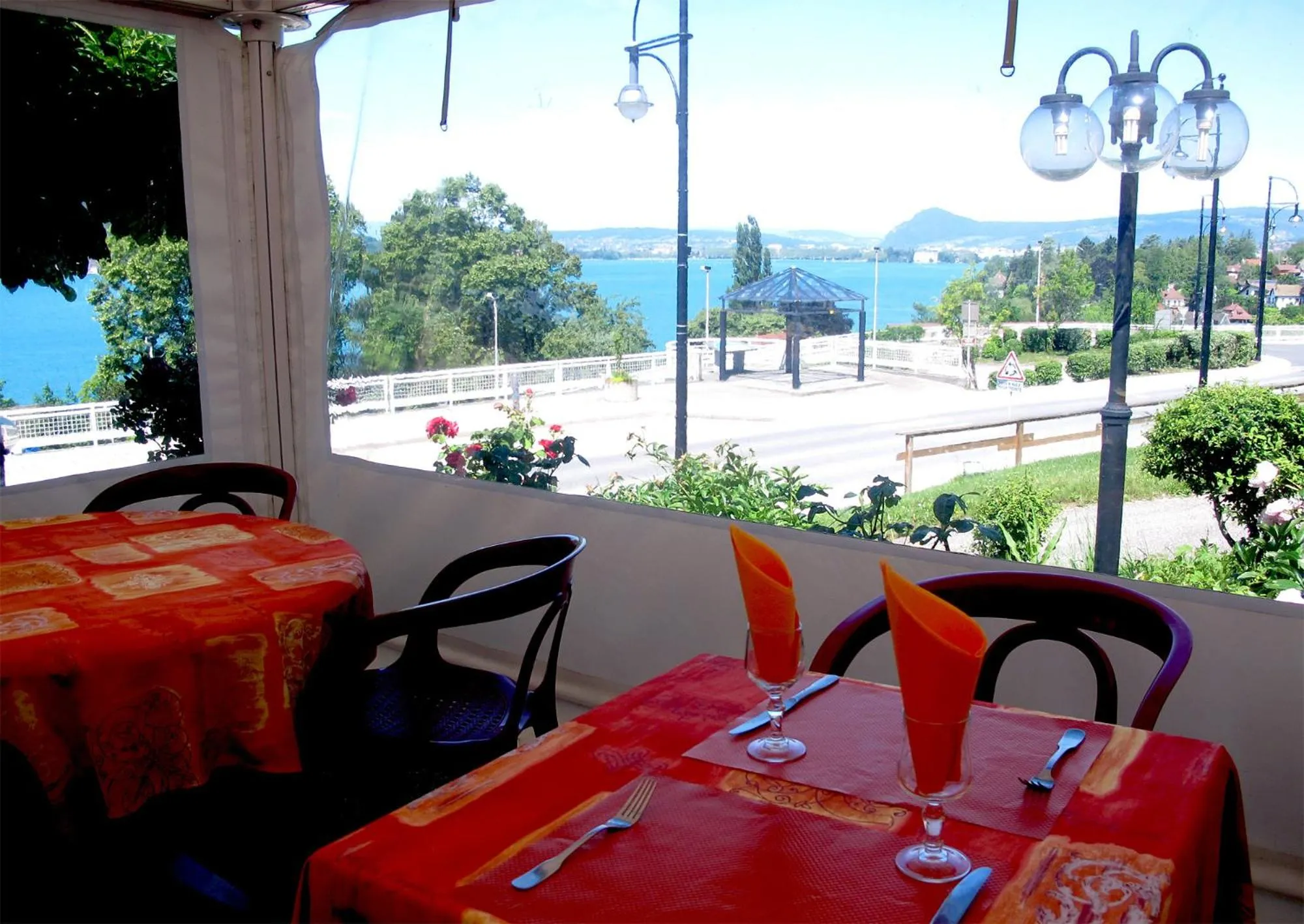Restaurant/places to eat in Hotel Restaurant - Acacias Bellevue