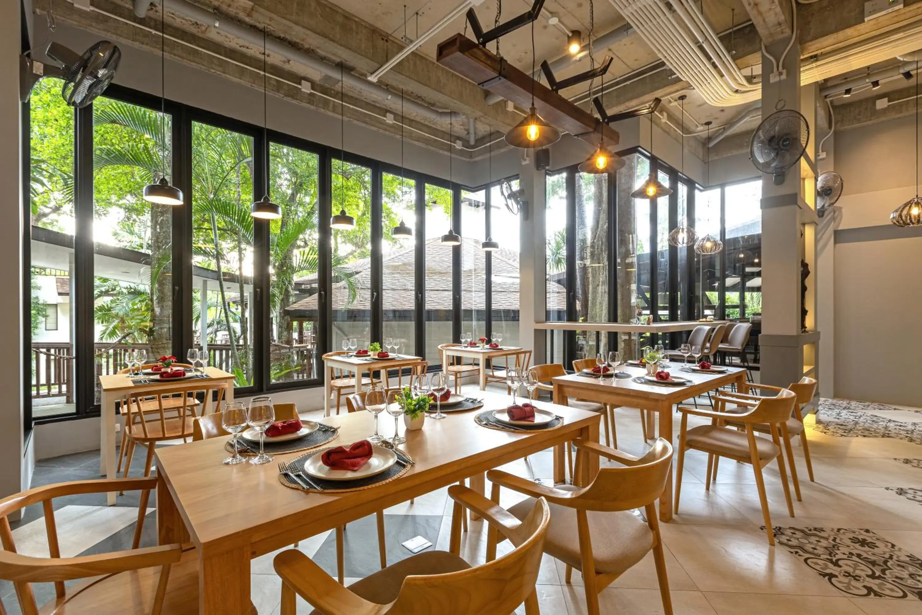 Restaurant/places to eat in Patong Lodge Hotel - Thailand's Green Hotel Plus Restaurant/places to eat in Patong Lodge Hotel - Thailand's Green Hotel Plus