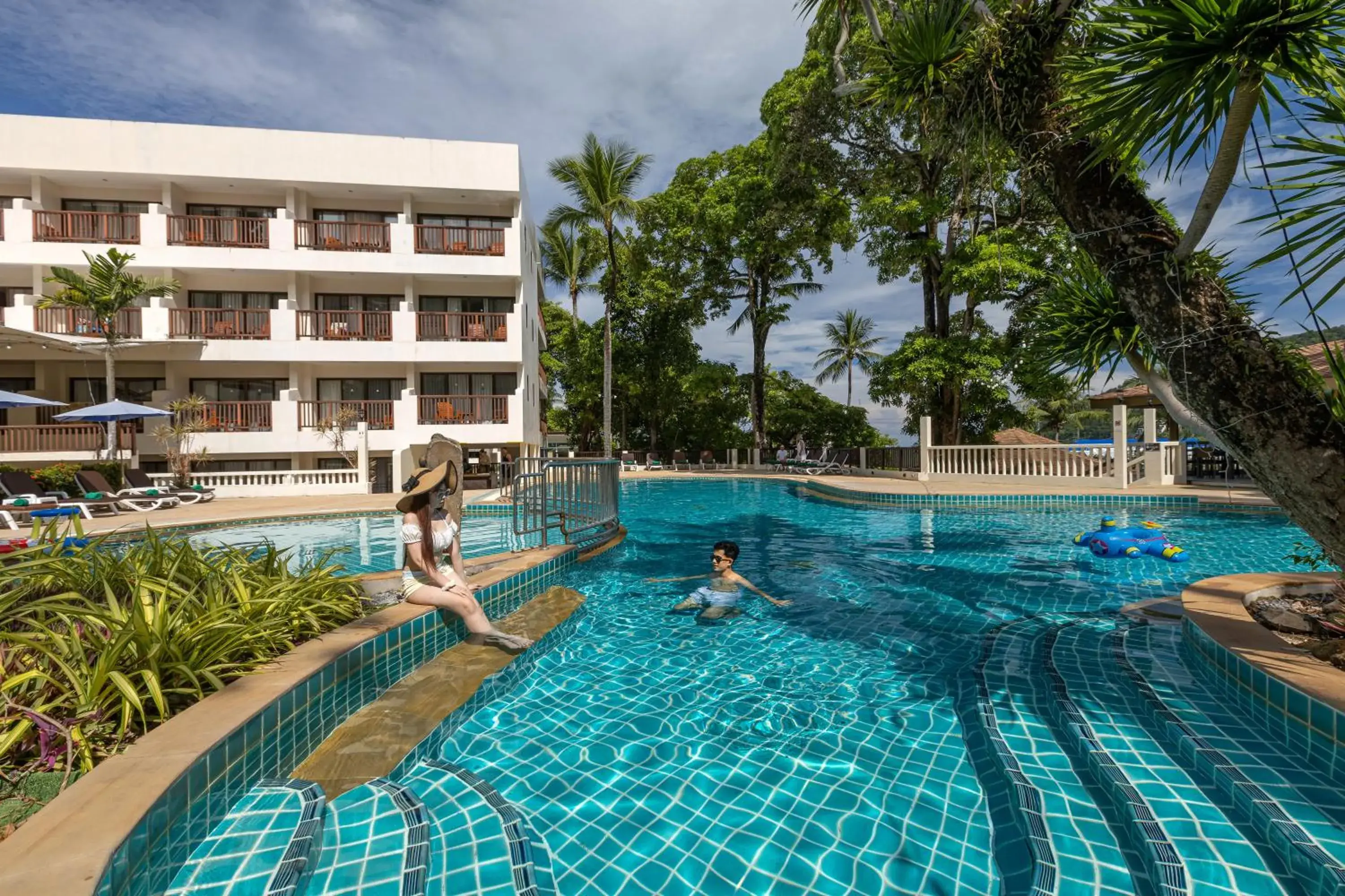 Property building in Patong Lodge Hotel - Thailand's Green Hotel Plus Property building in Patong Lodge Hotel - Thailand's Green Hotel Plus