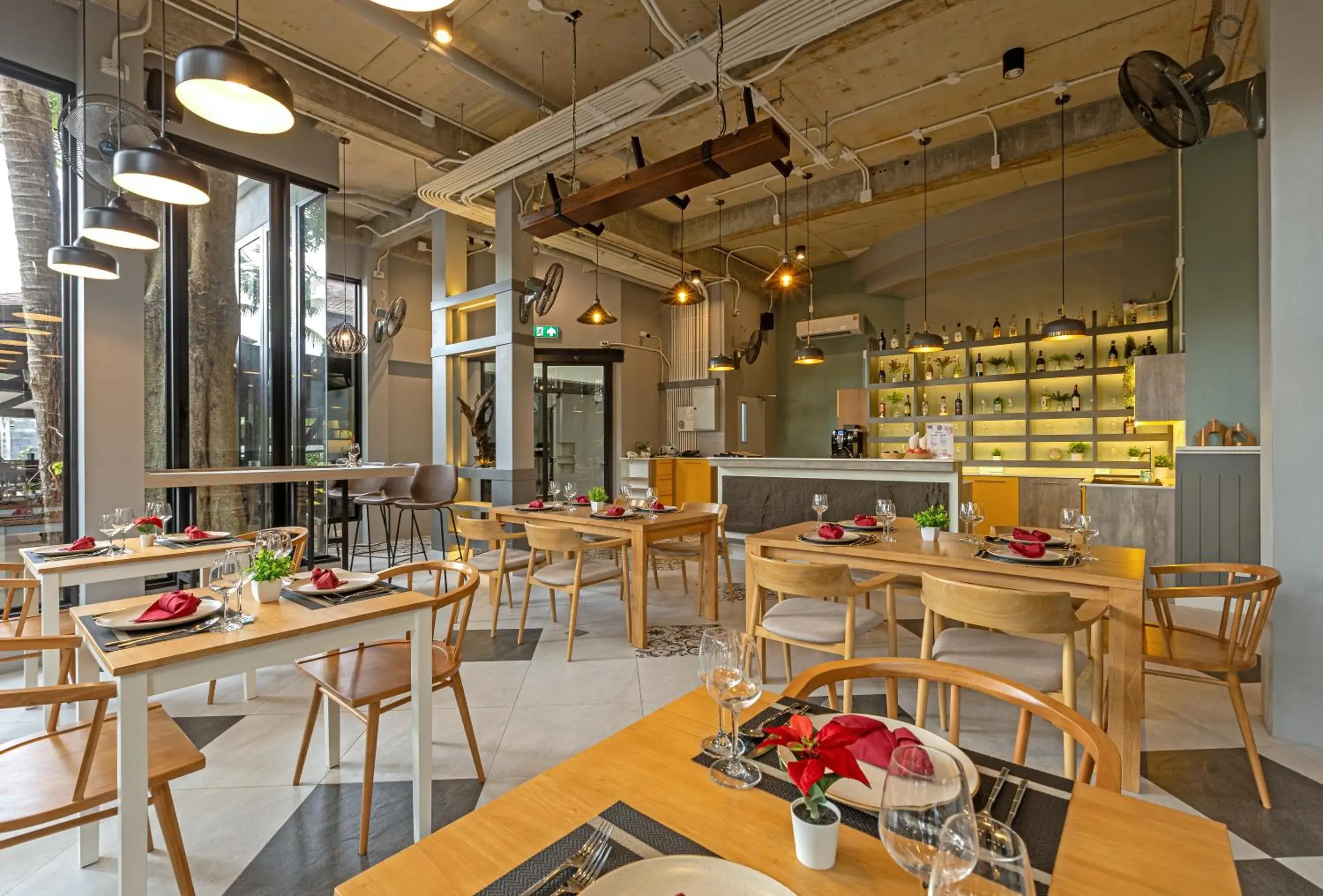 Restaurant/places to eat in Patong Lodge Hotel - Thailand's Green Hotel Plus Restaurant/places to eat in Patong Lodge Hotel - Thailand's Green Hotel Plus