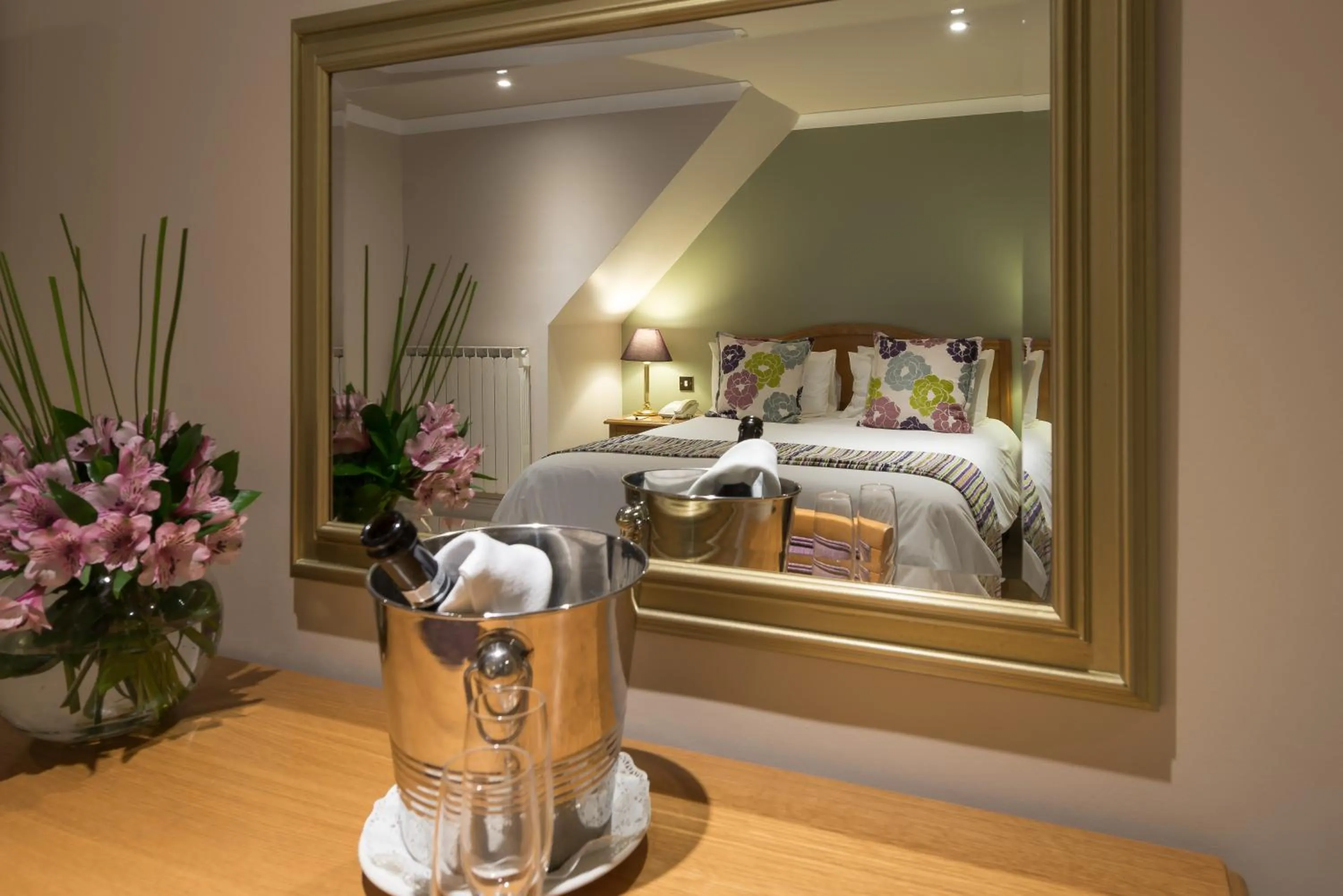 Bedroom, Bed in Hotel de France