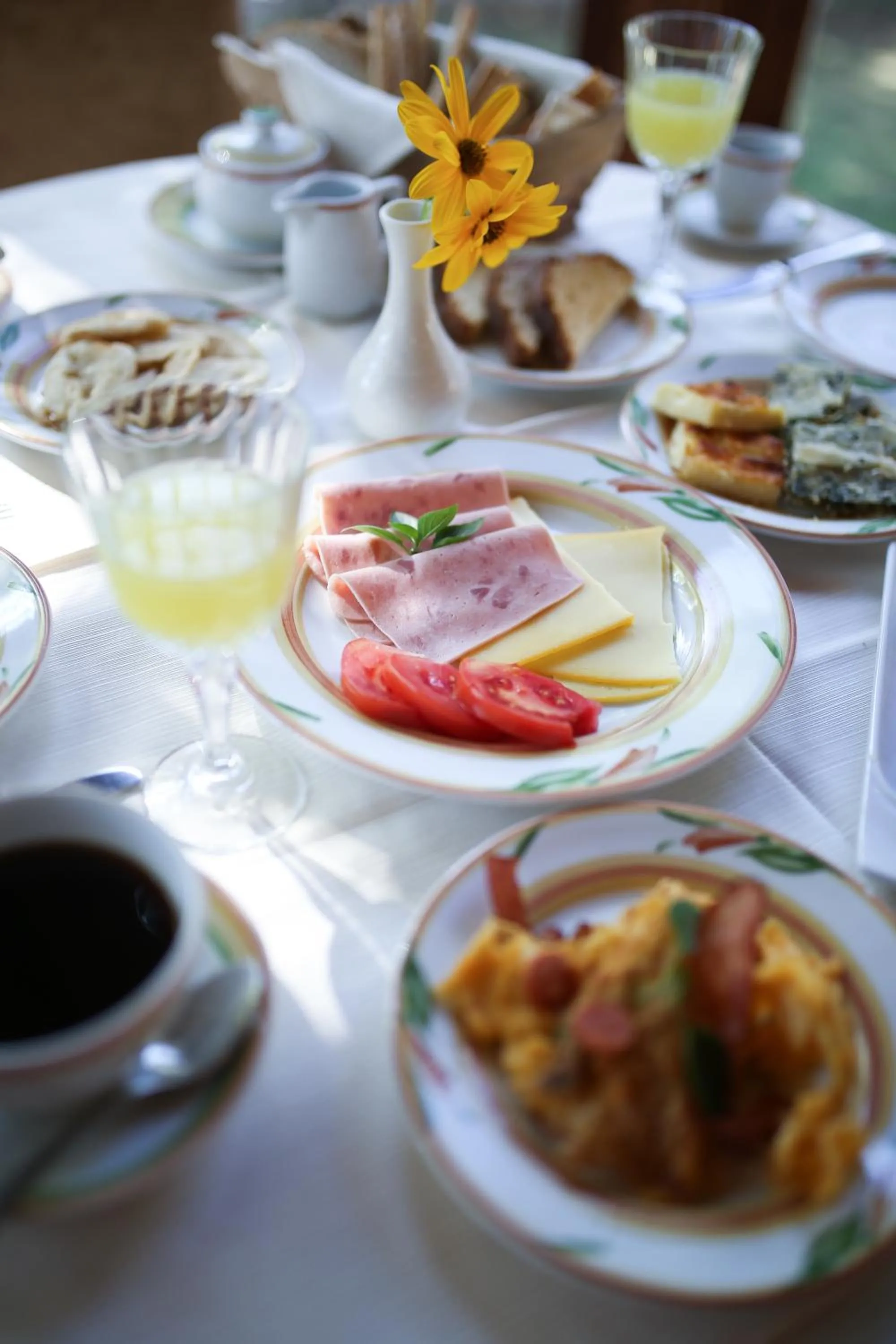 Country Club Hotel & Suites