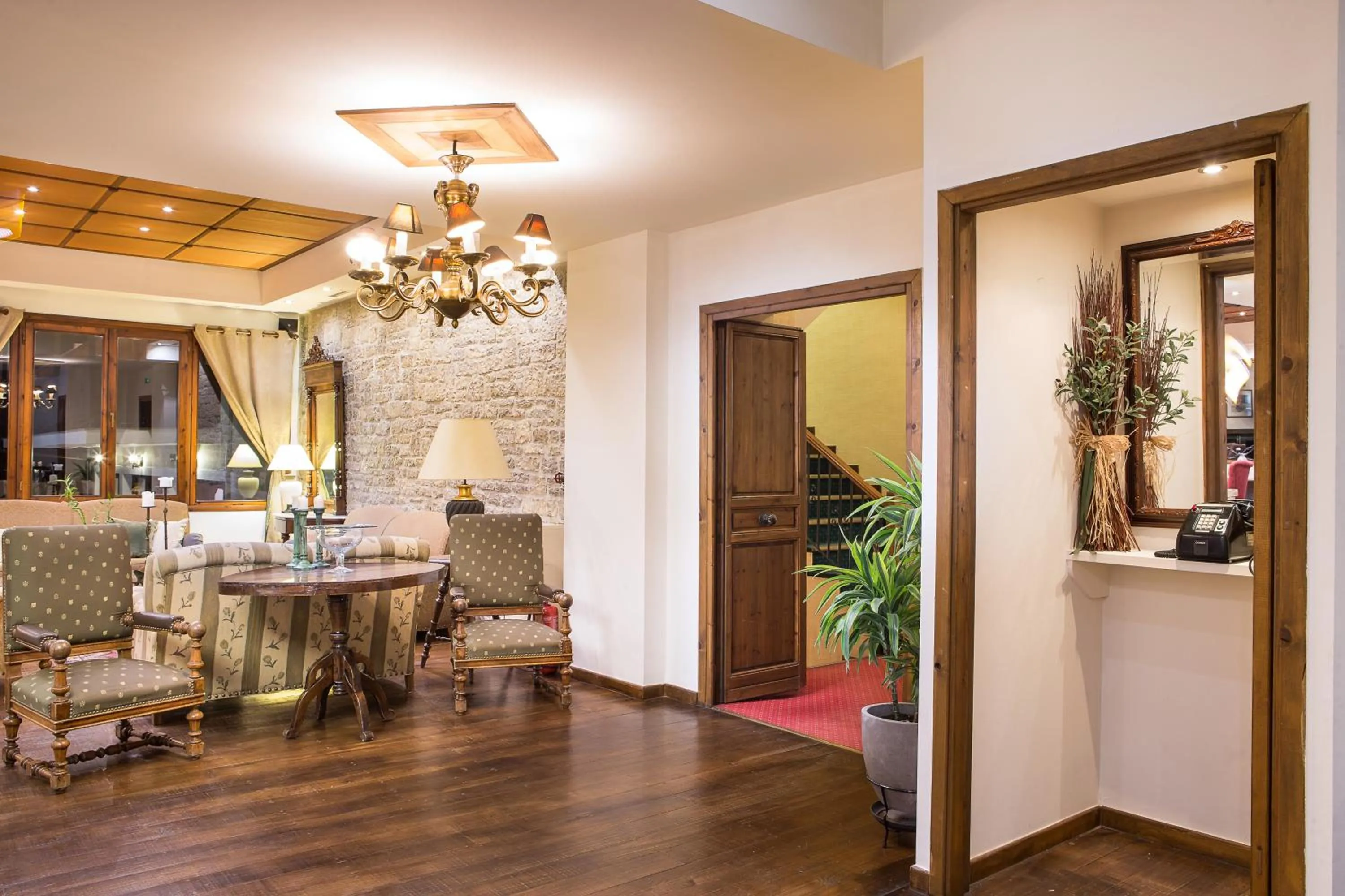 Lobby or reception in Country Club Hotel & Suites