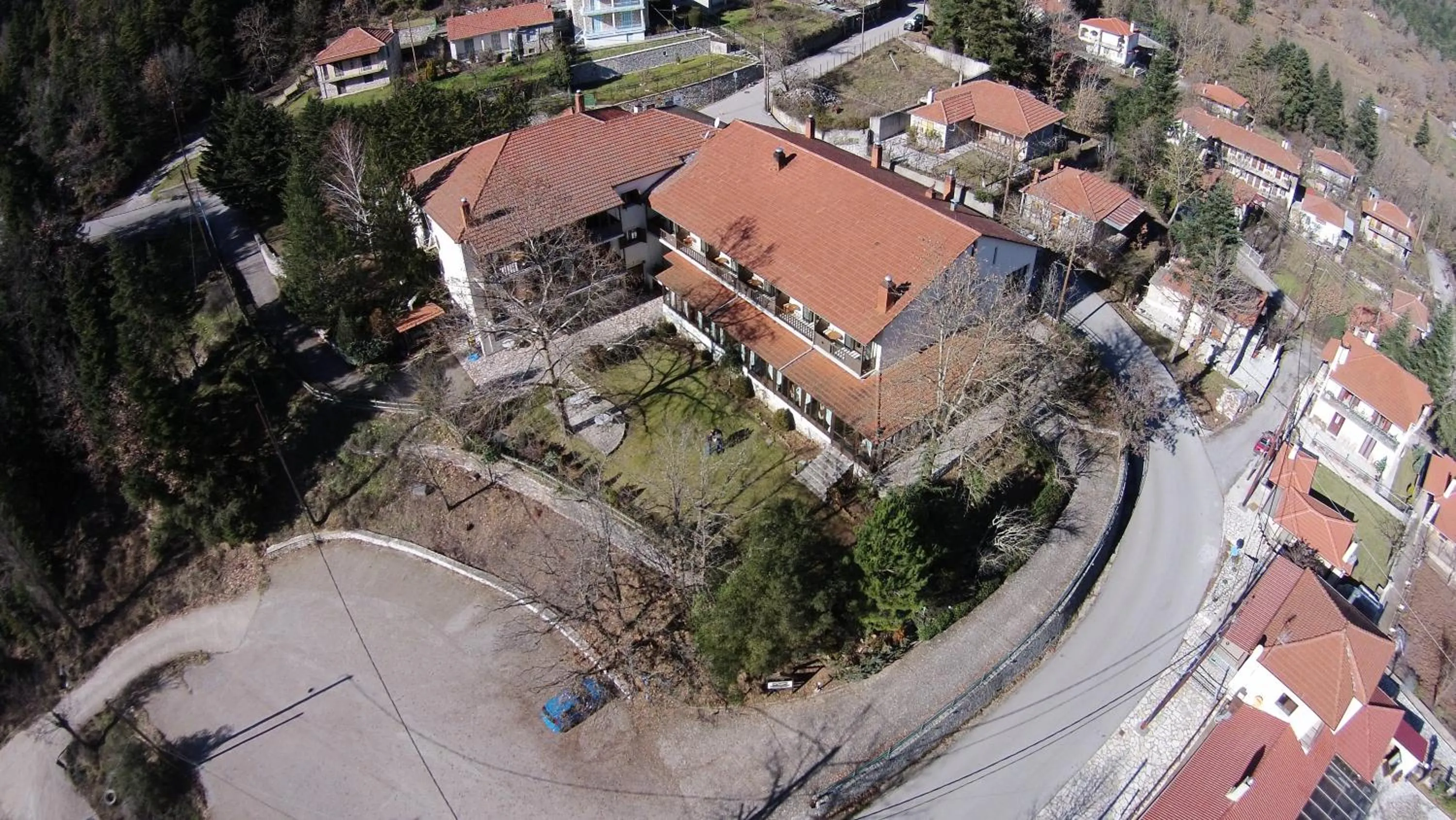 Text overlay in Country Club Hotel & Suites