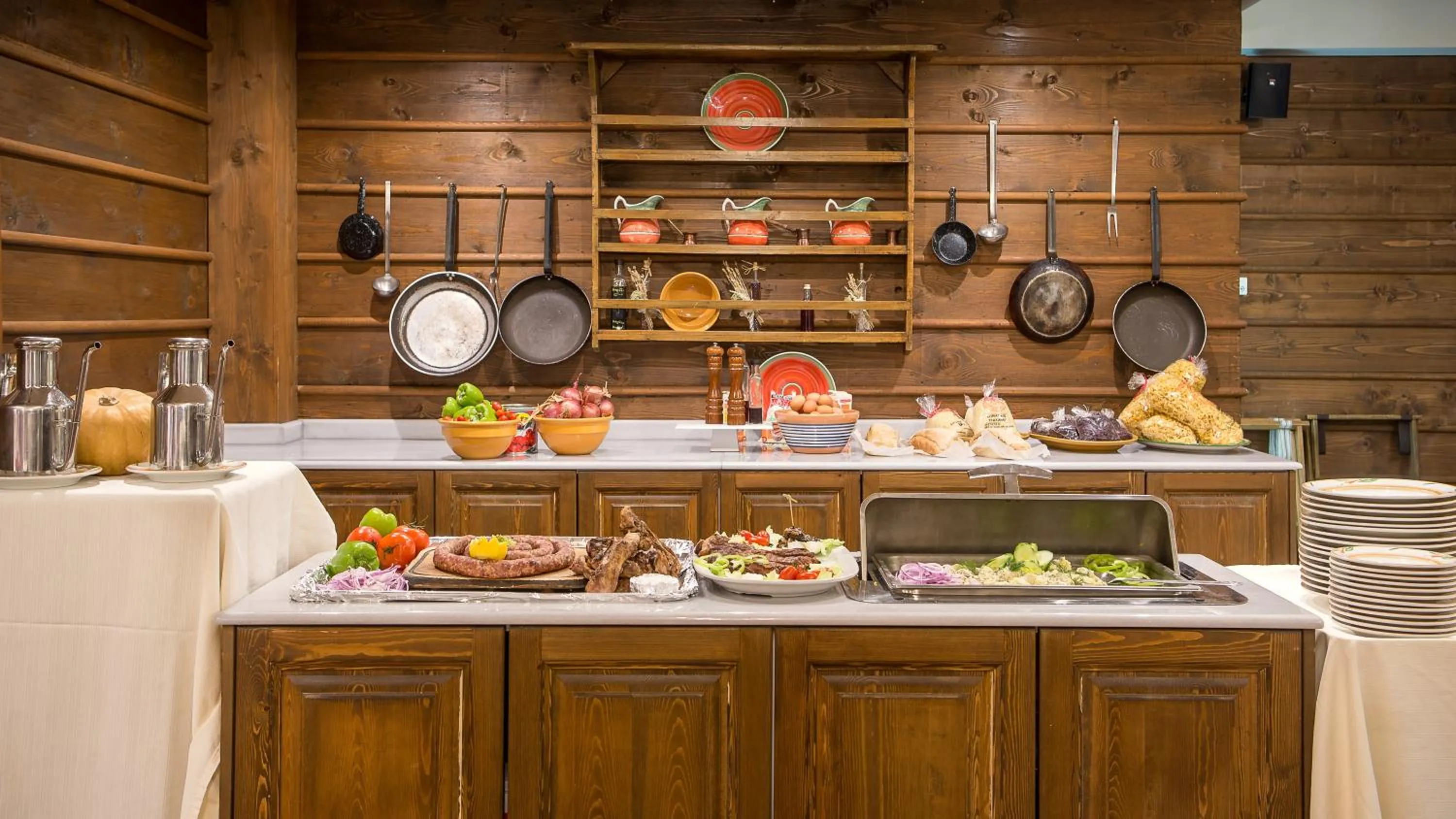 Dinner in Country Club Hotel & Suites