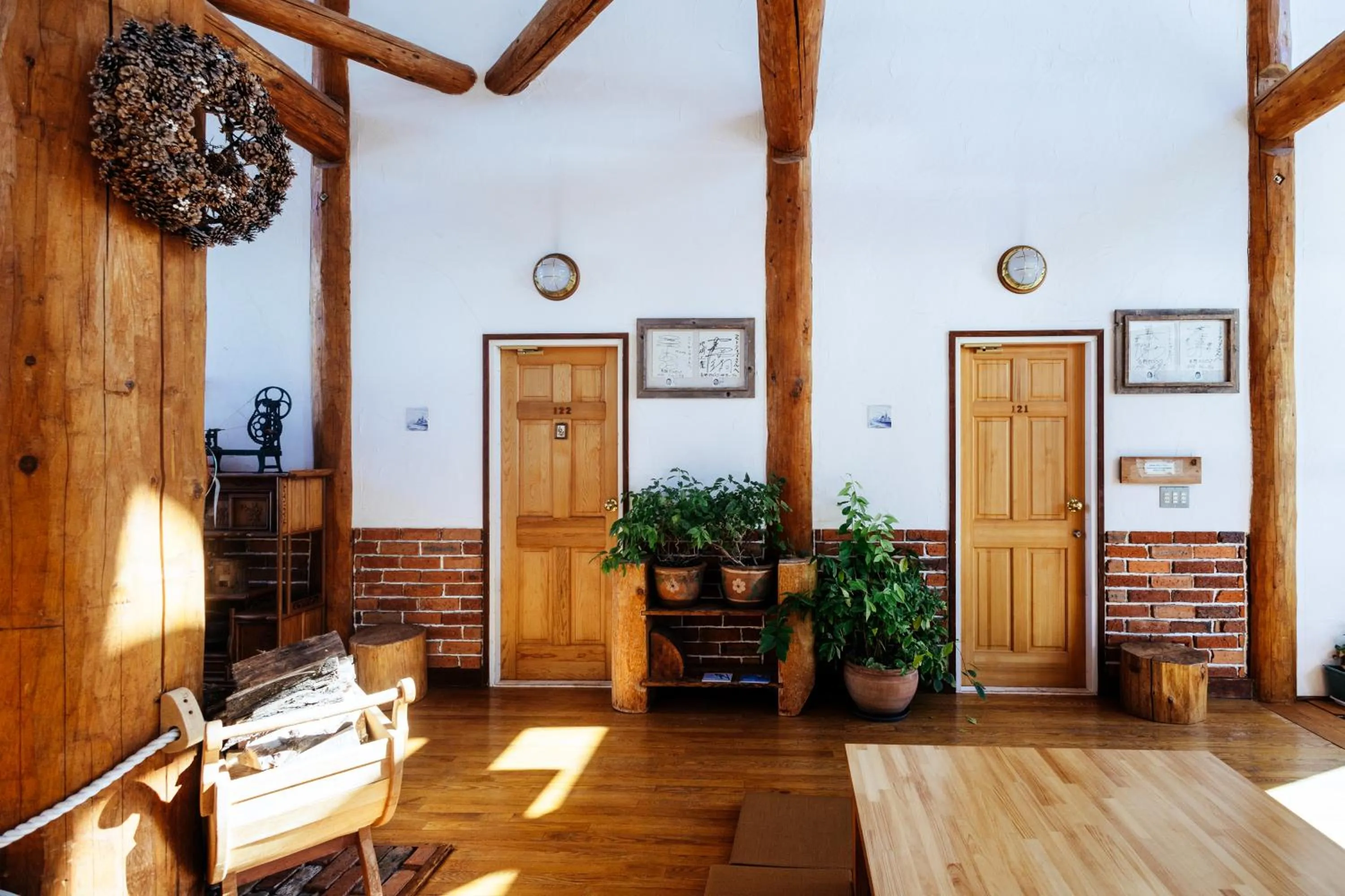 Communal lounge/ TV room in Hakuba Pension & Log Hotel Meteor