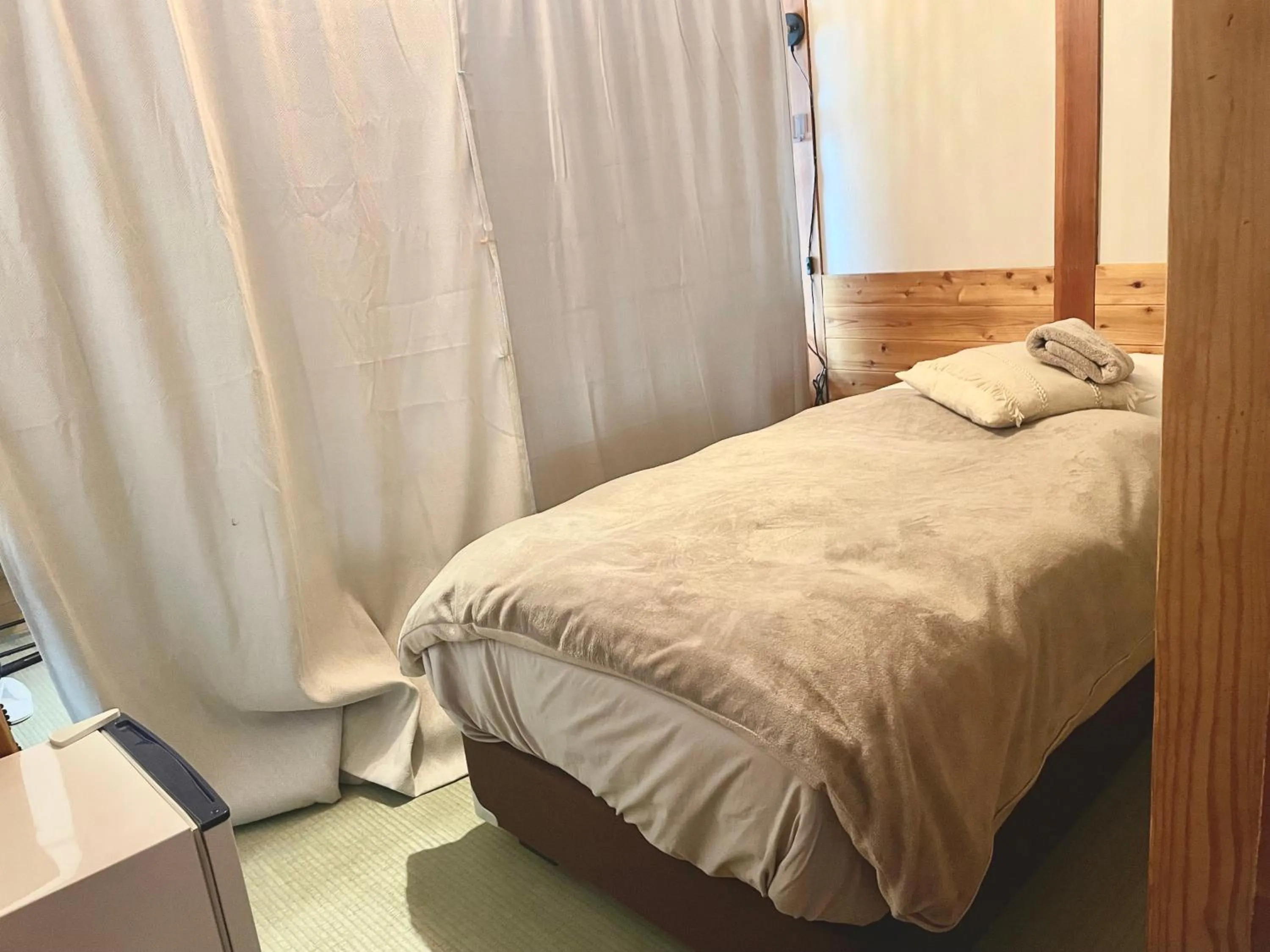 Photo of the whole room, Bed in Hakuba Pension & Log Hotel Meteor