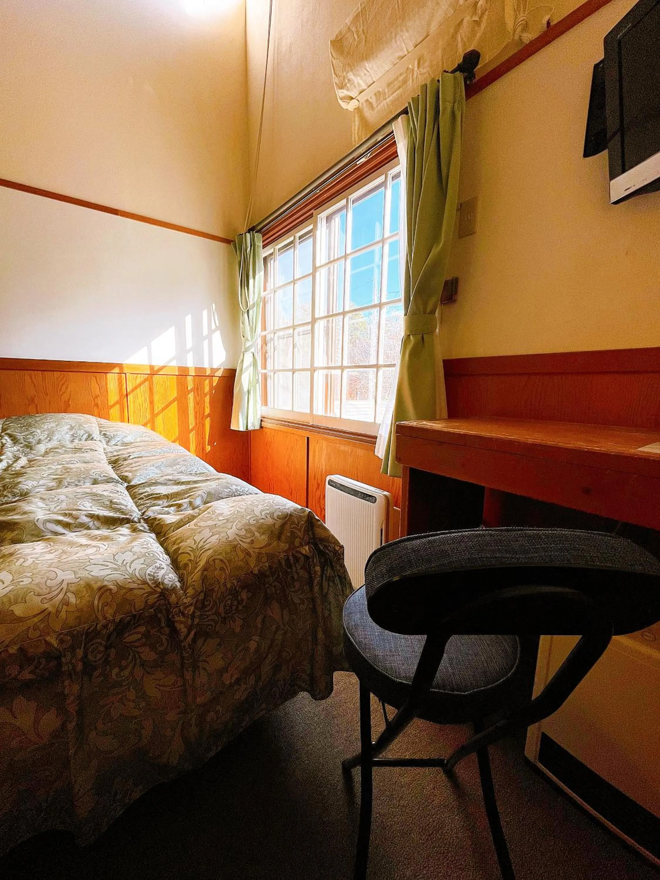 Photo of the whole room, Bed in Hakuba Pension & Log Hotel Meteor