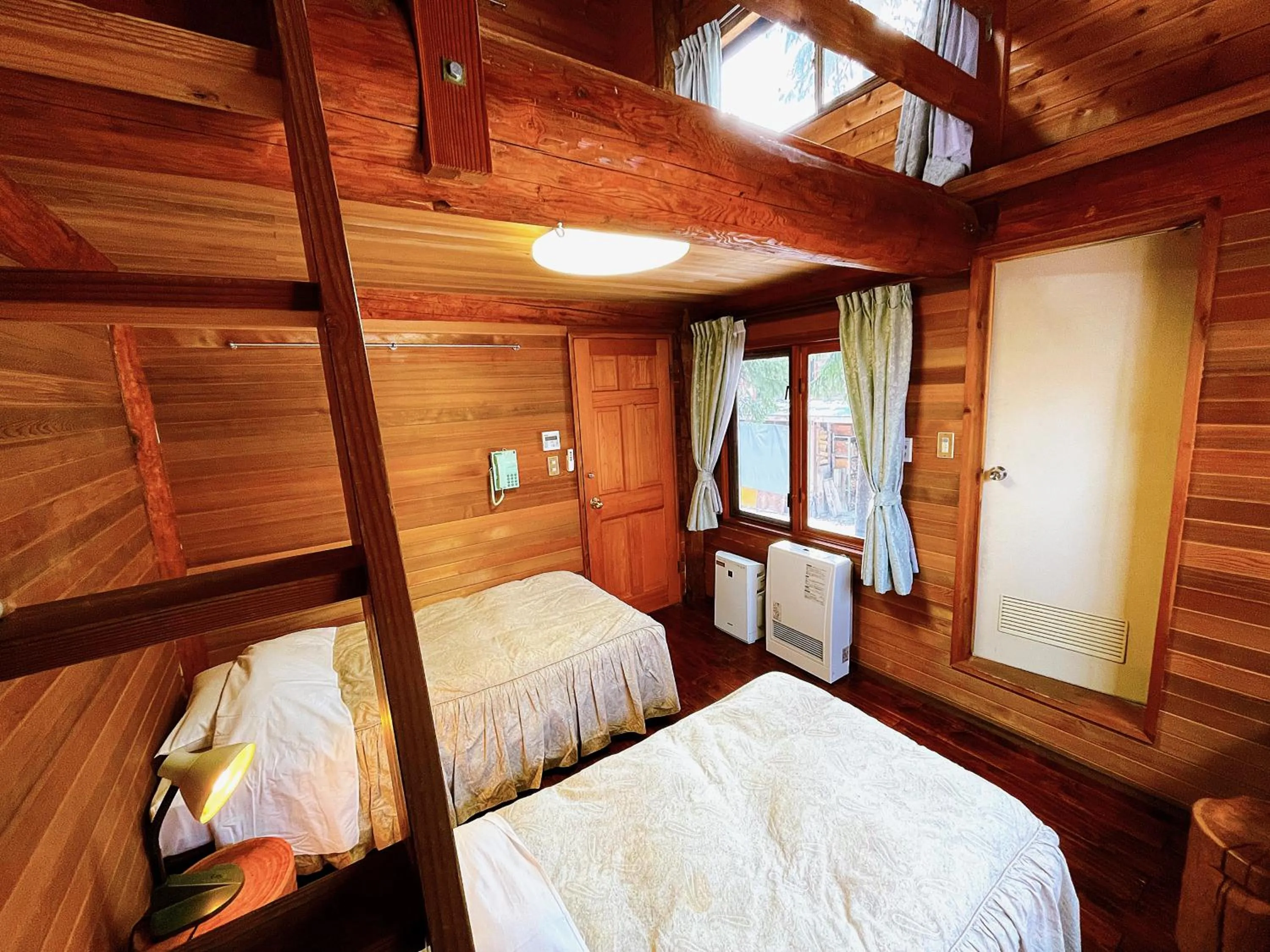 Photo of the whole room, Bed in Hakuba Pension & Log Hotel Meteor