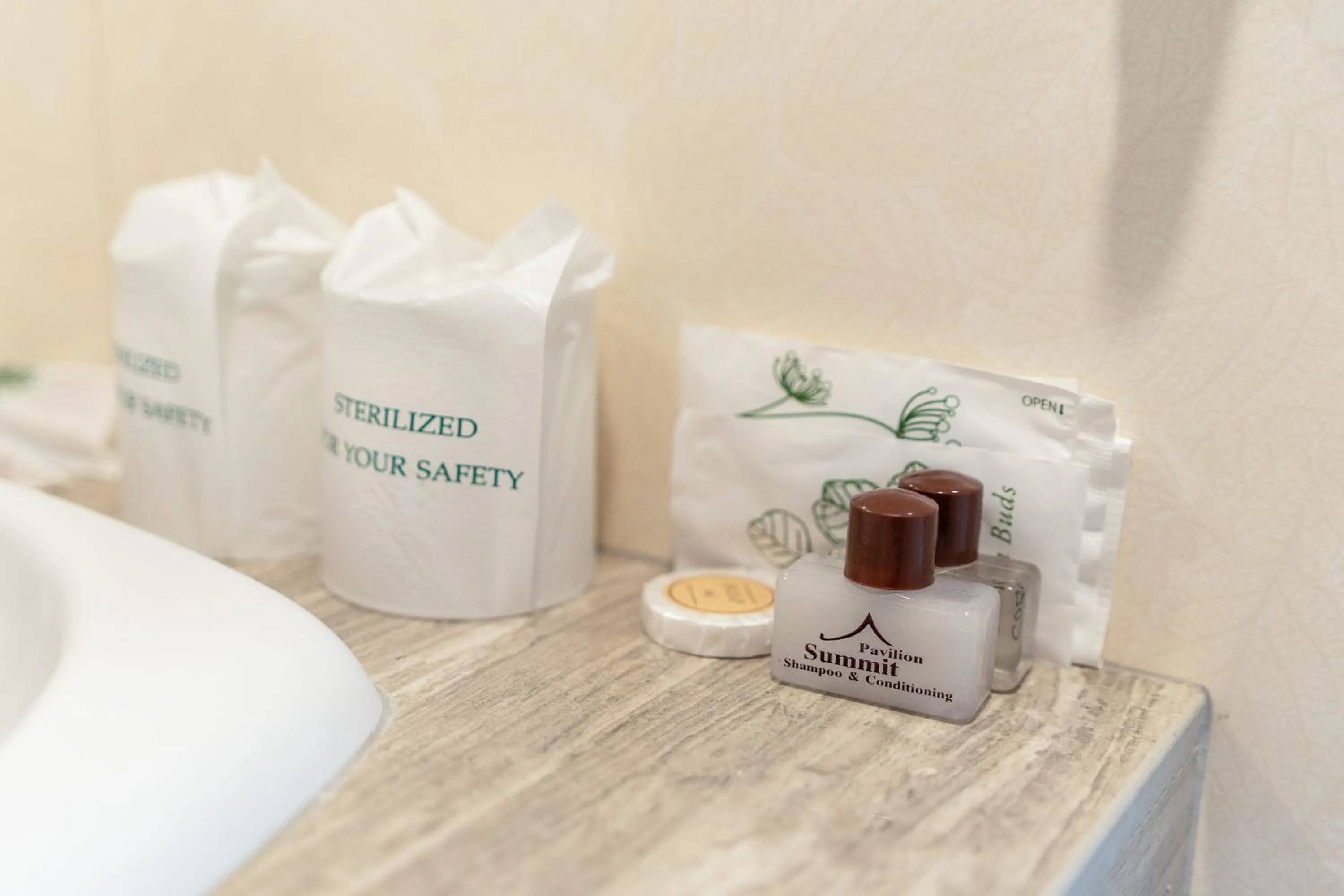 Bathroom in Summit Pavilion Hotel