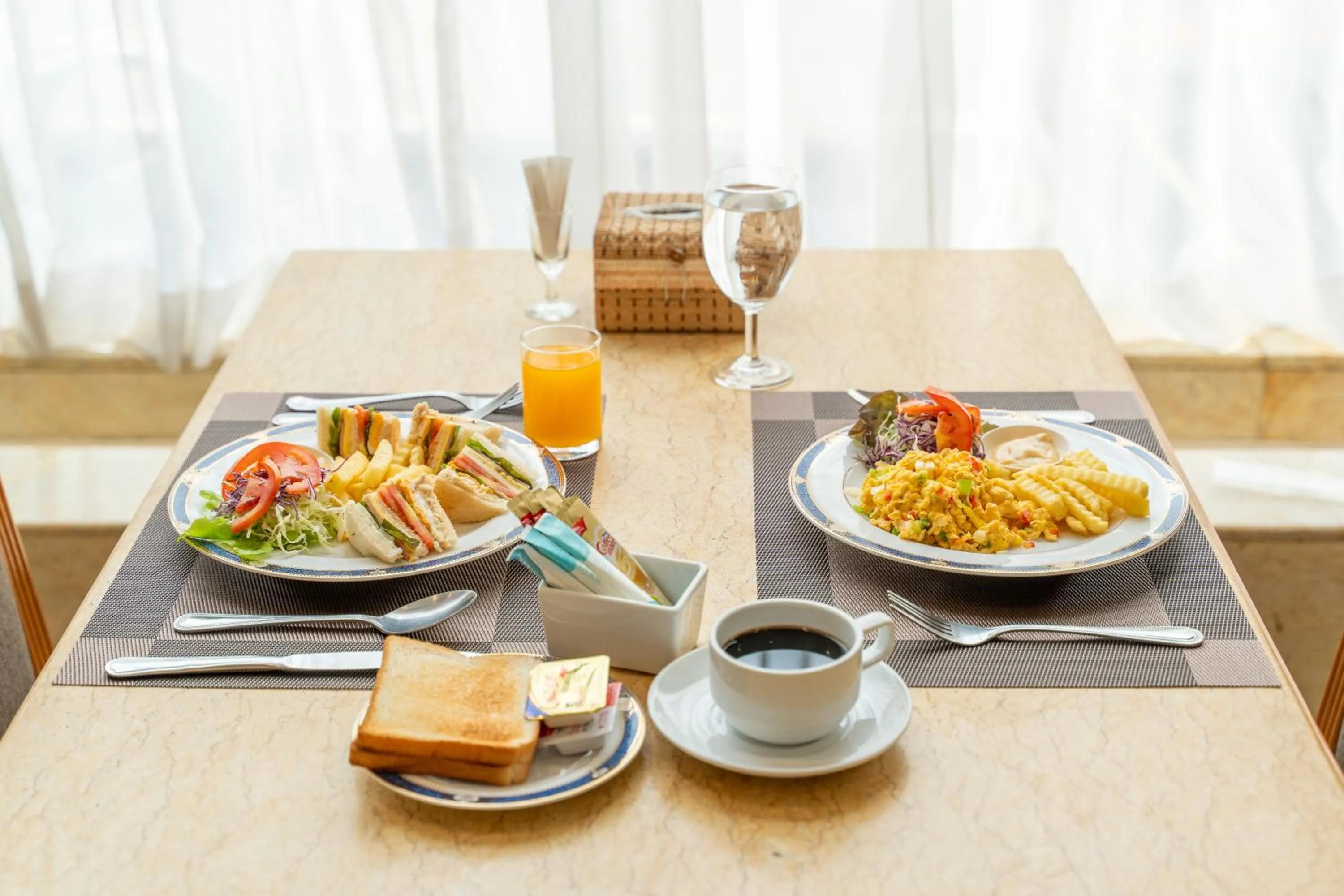 Food and drinks in Summit Pavilion Hotel