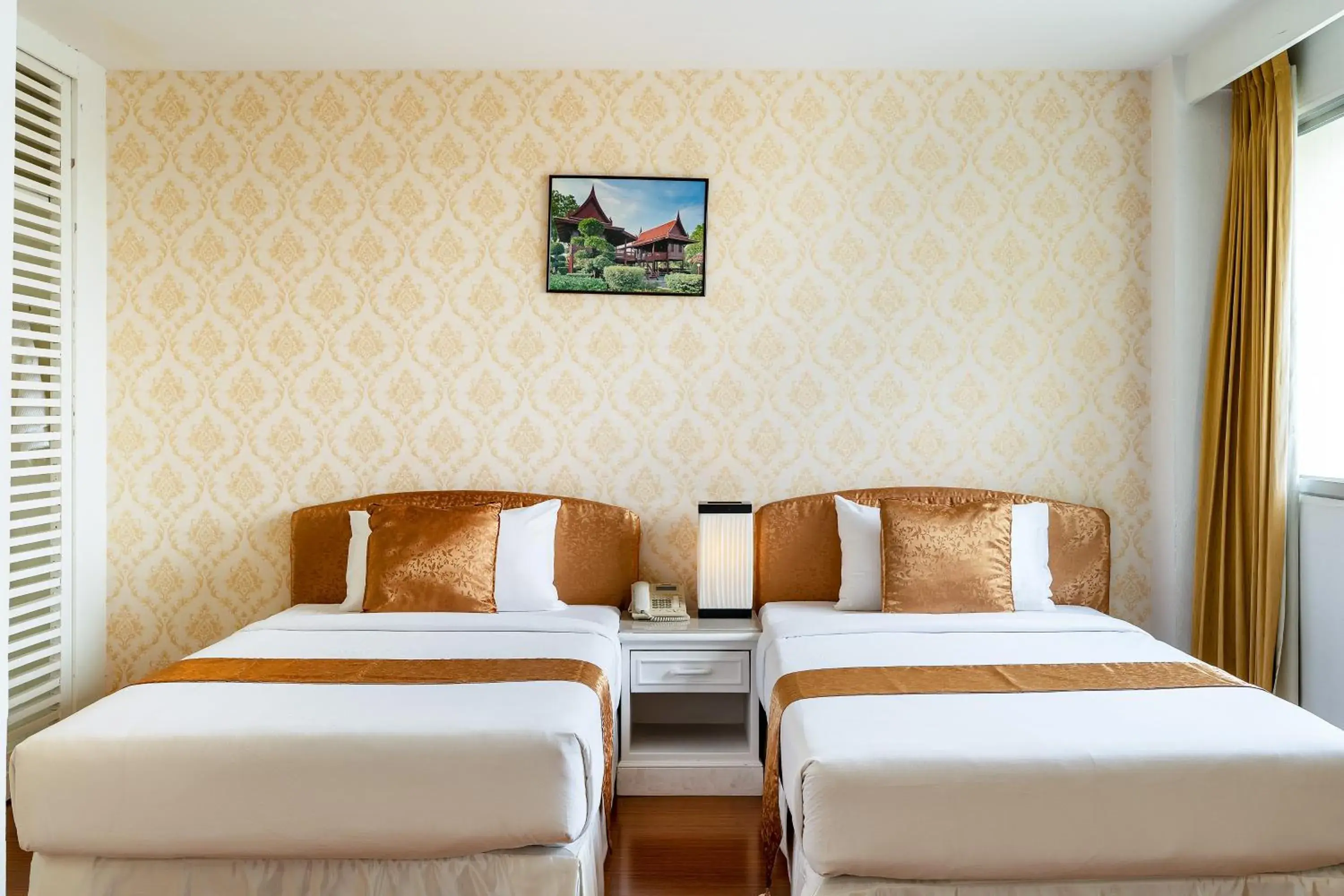 Bed in Summit Pavilion Hotel Bed in Summit Pavilion Hotel