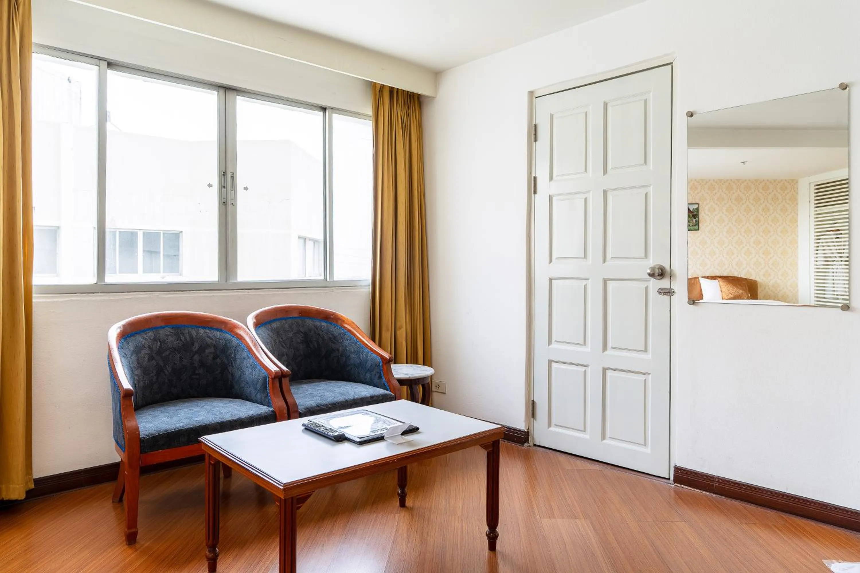 Seating area in Summit Pavilion Hotel