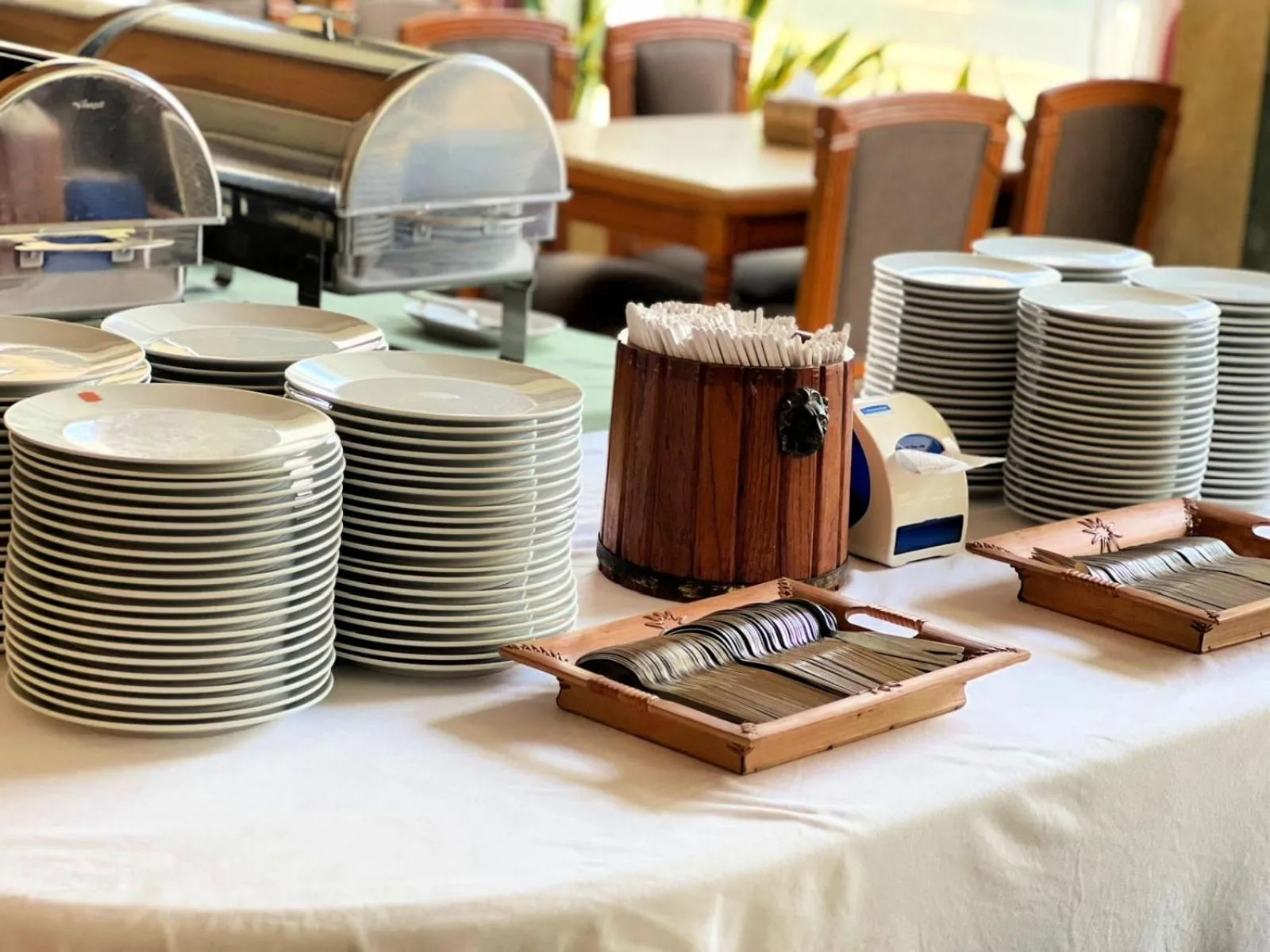 Restaurant/places to eat in Summit Pavilion Hotel