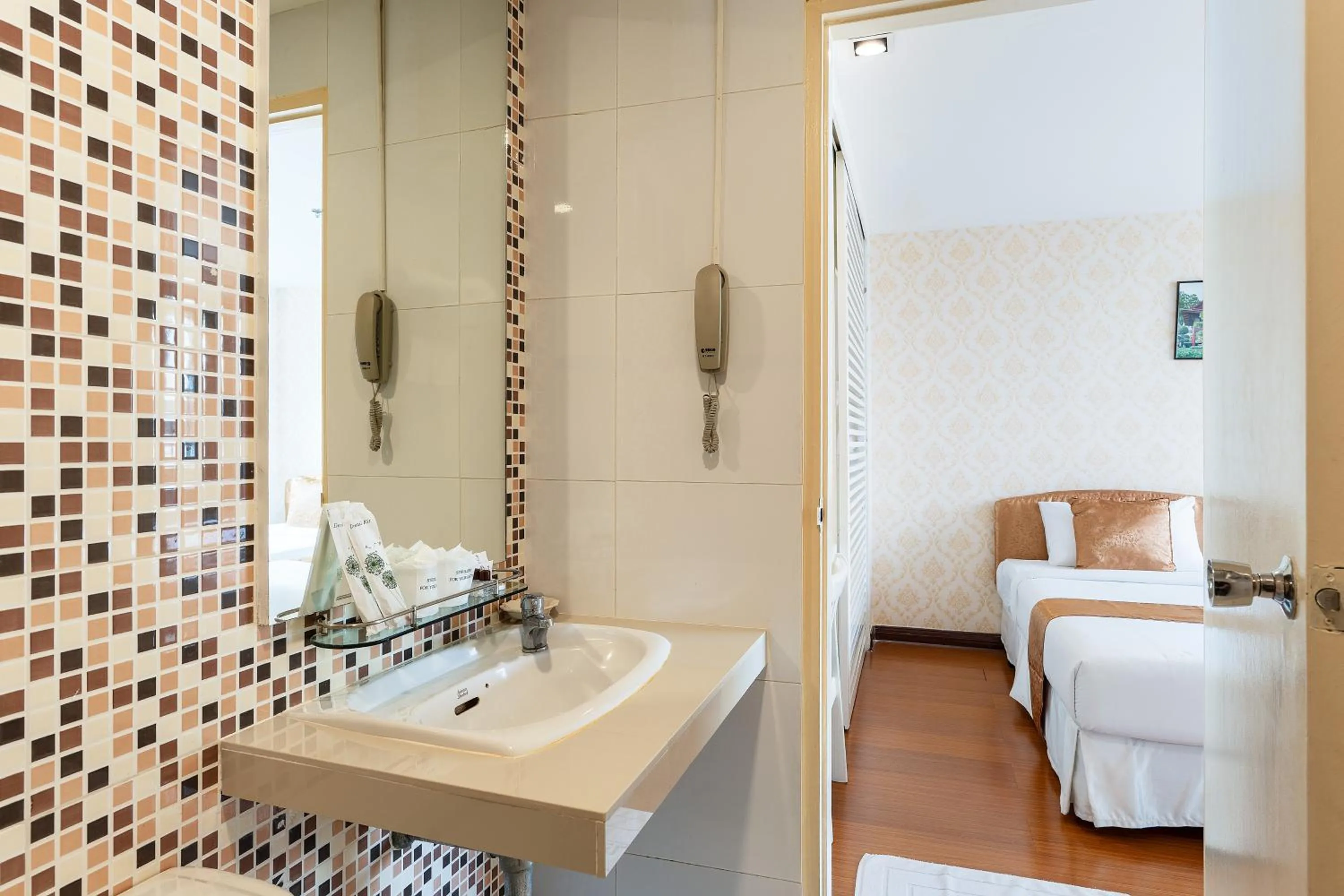 Bathroom in Summit Pavilion Hotel