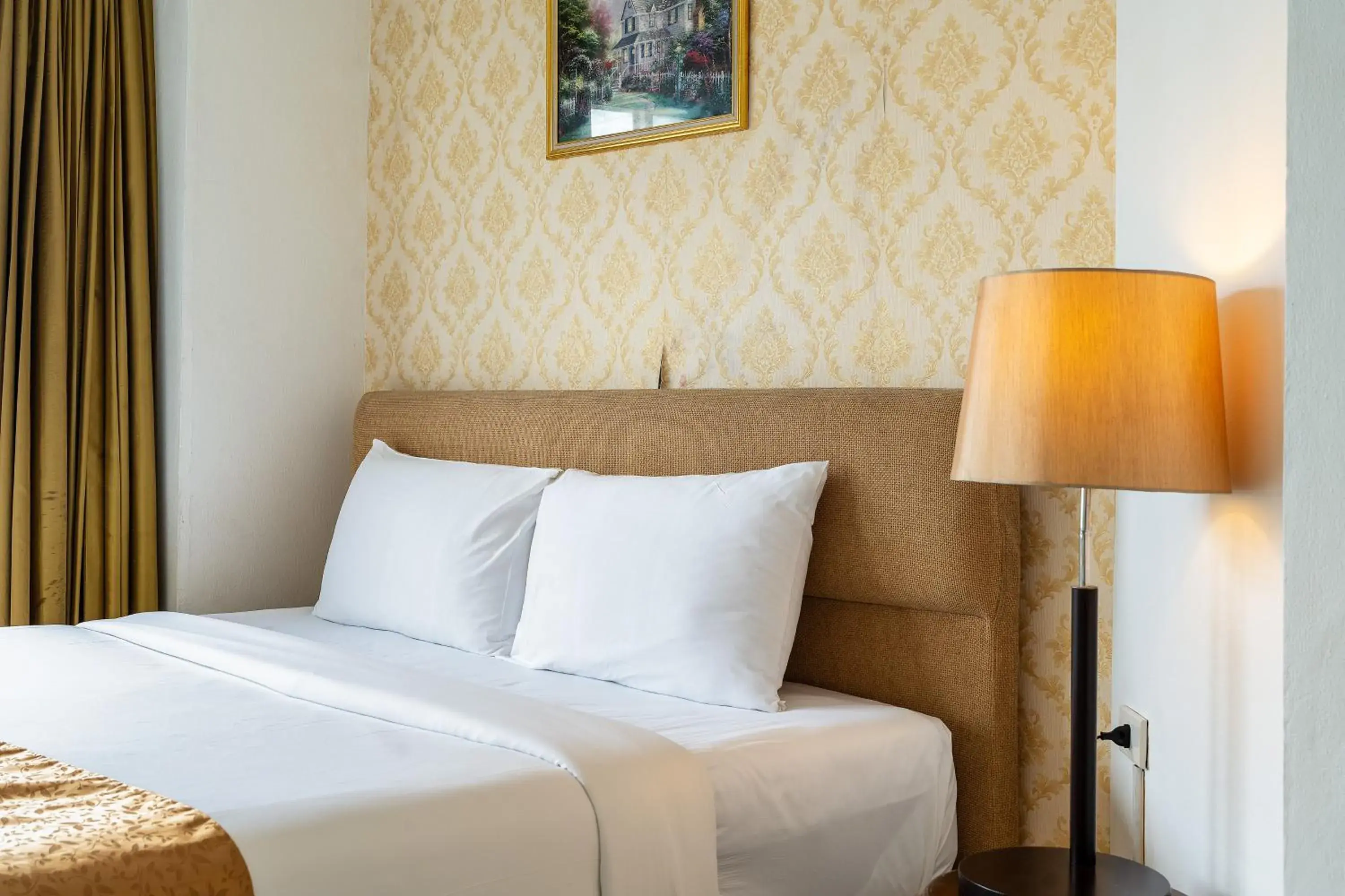 Bed in Summit Pavilion Hotel Bed in Summit Pavilion Hotel