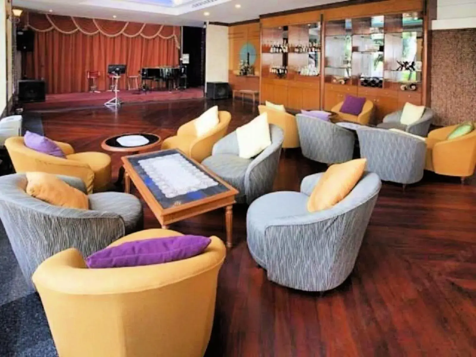 Lounge or bar in Summit Pavilion Hotel Lounge or bar in Summit Pavilion Hotel