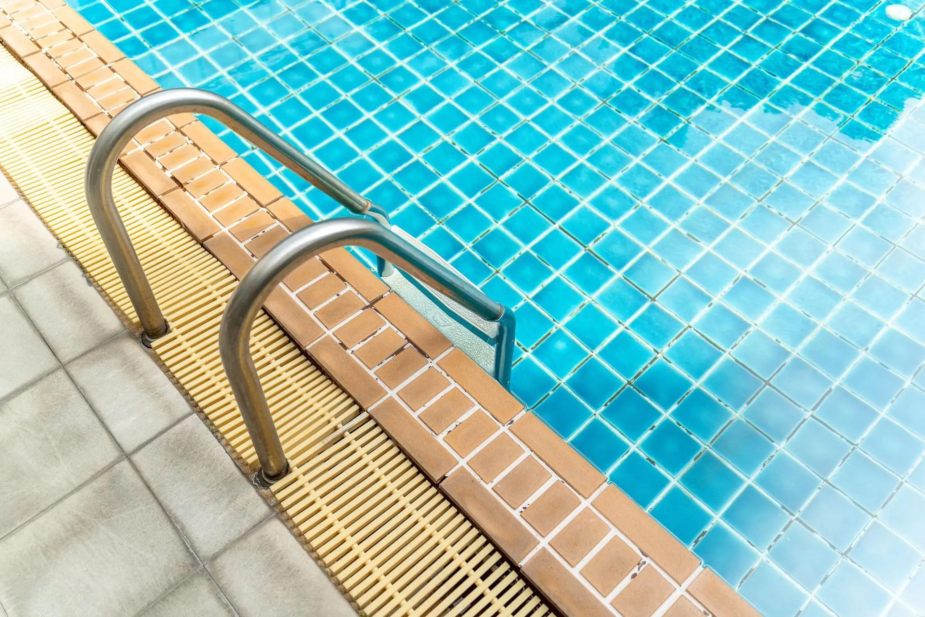 Swimming pool in Summit Pavilion Hotel Swimming pool in Summit Pavilion Hotel