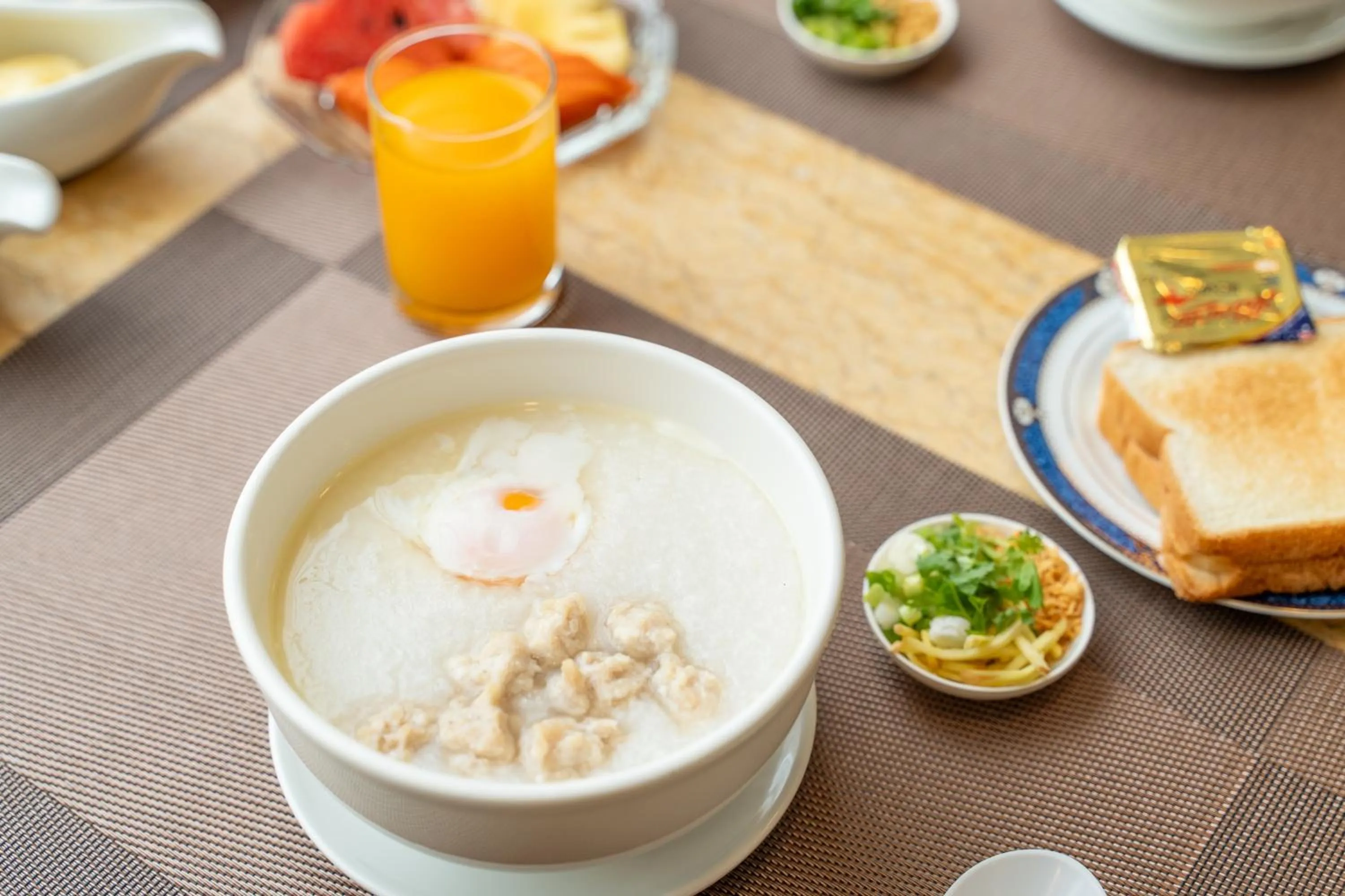 Buffet breakfast in Summit Pavilion Hotel