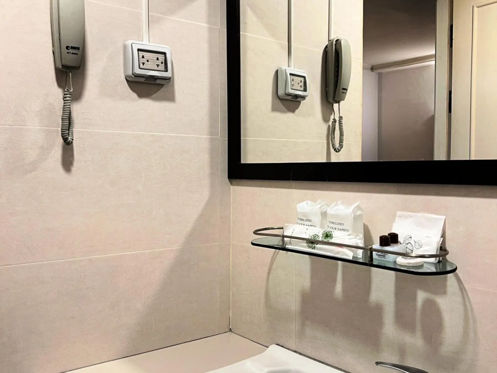 Bathroom in Summit Pavilion Hotel