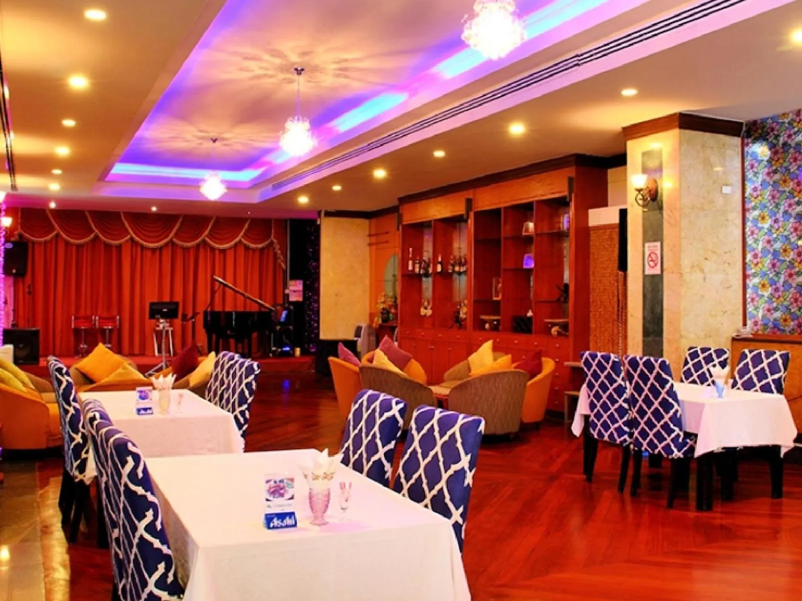 Lounge or bar in Summit Pavilion Hotel