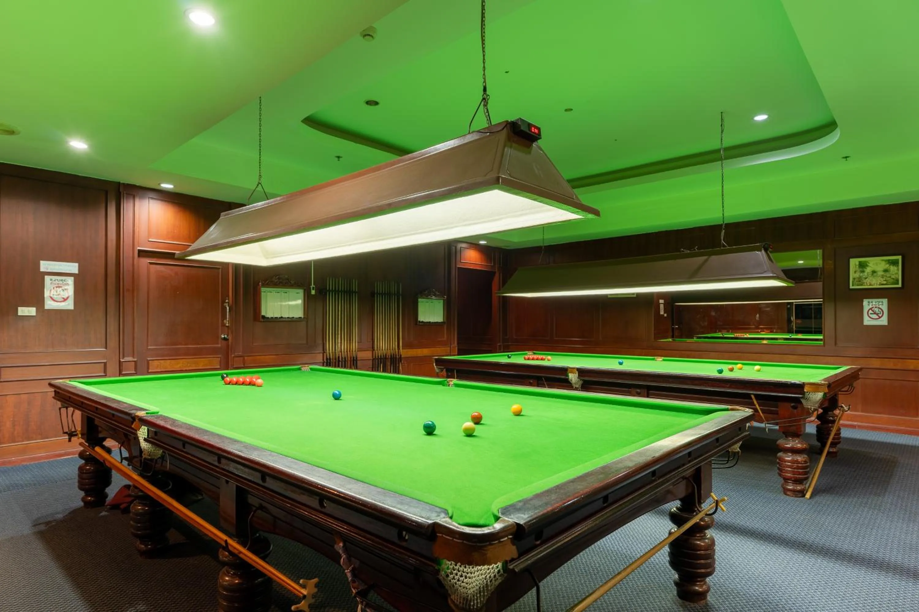 Billiard in Summit Pavilion Hotel