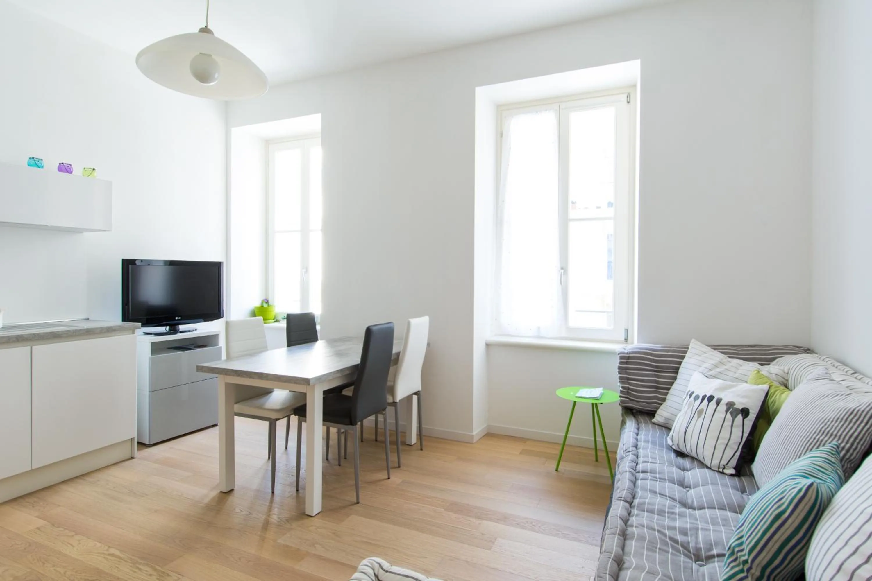 GuestHost - Belvedere White Flat