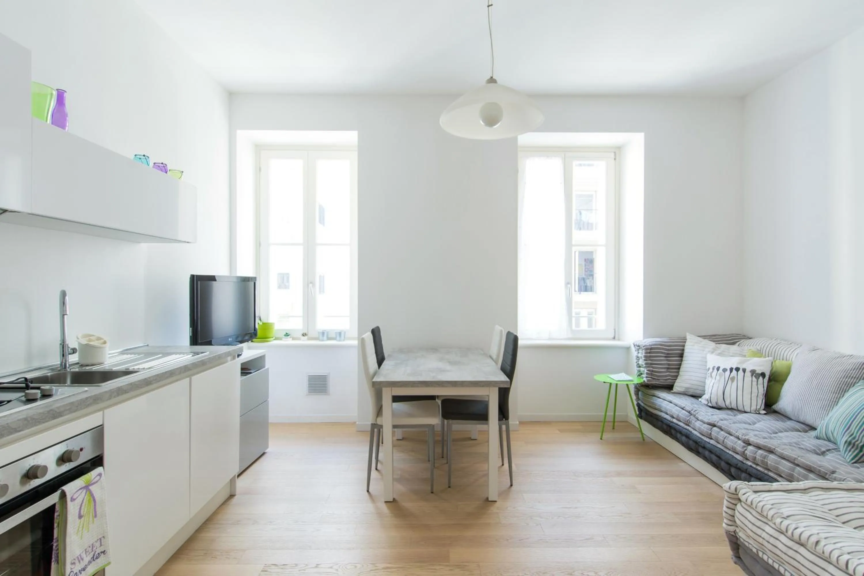 GuestHost - Belvedere White Flat
