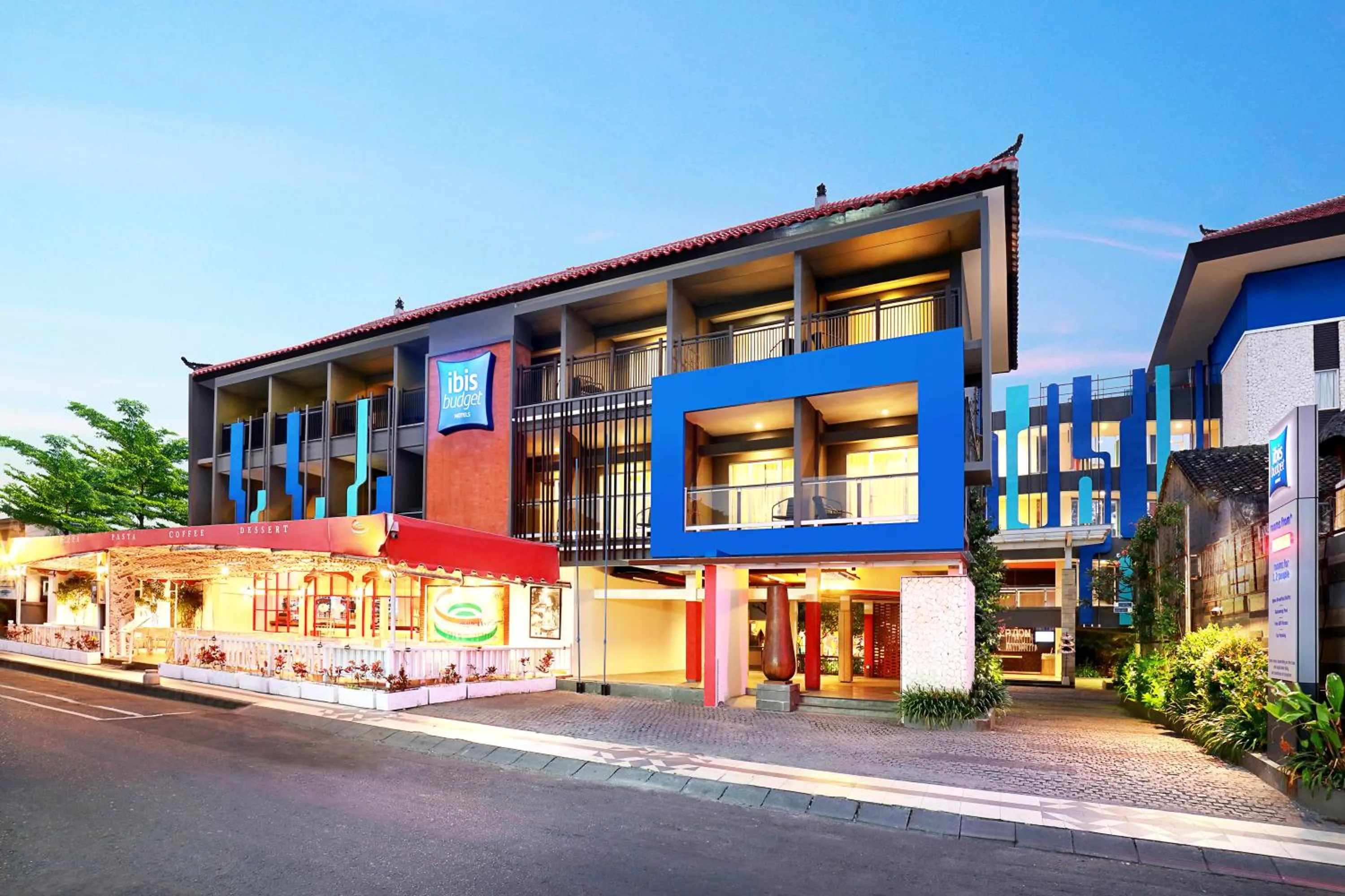 Facade/entrance in Primera Hotel Seminyak