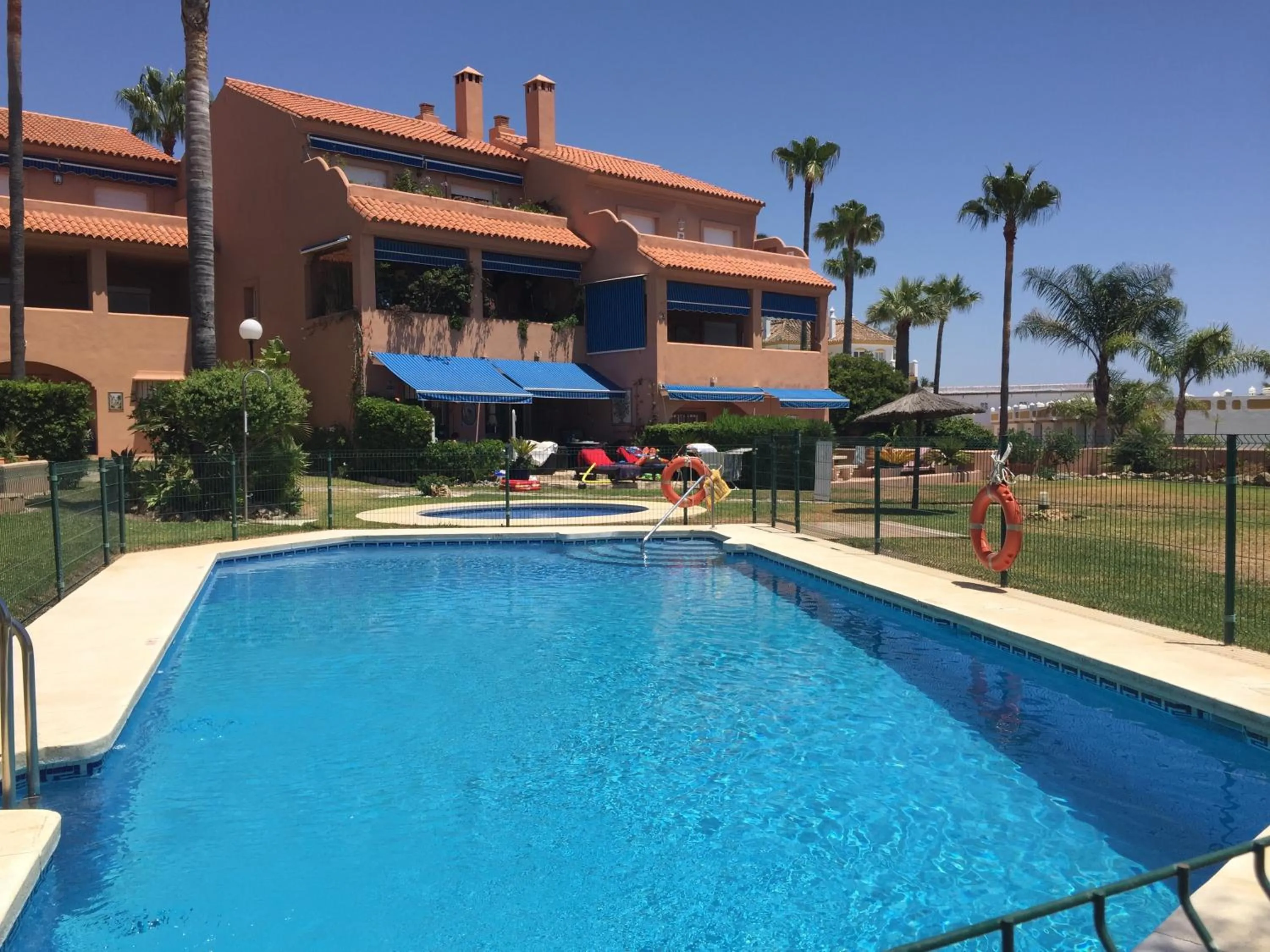 Swimming pool in Urb Playa Azul 24