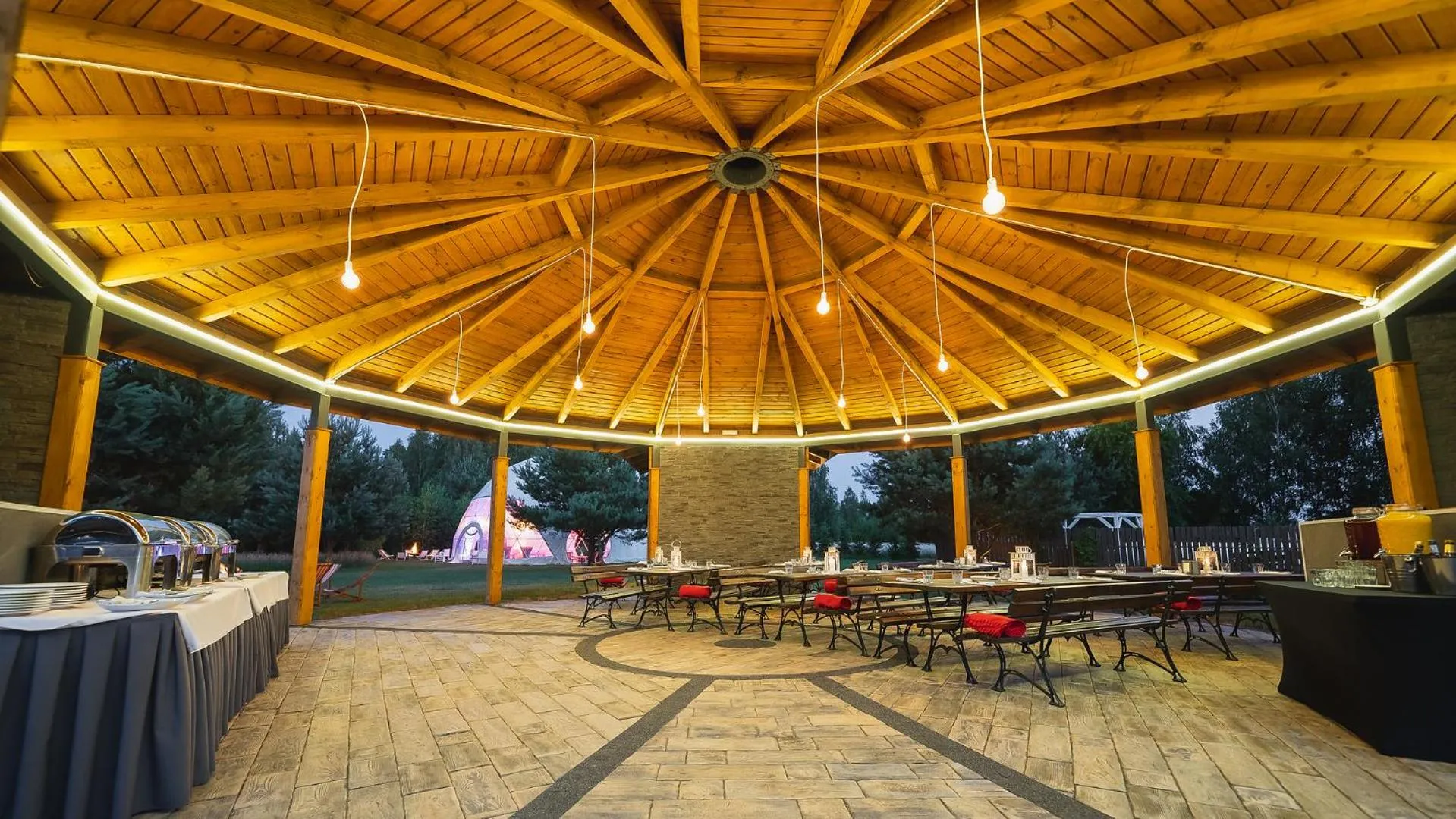 Restaurant/places to eat in Artis Loft Hotel