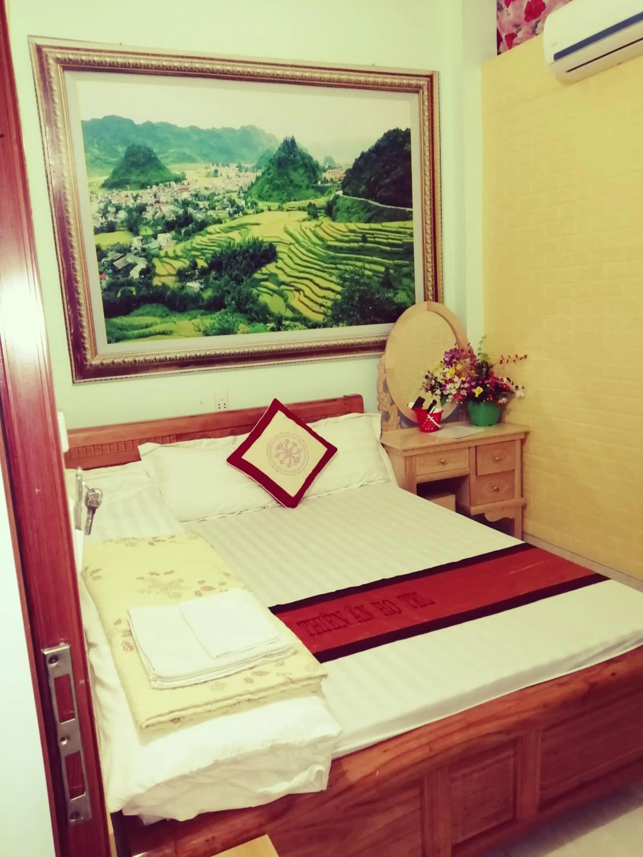 Bed in Yen Minh Hotel Thien An