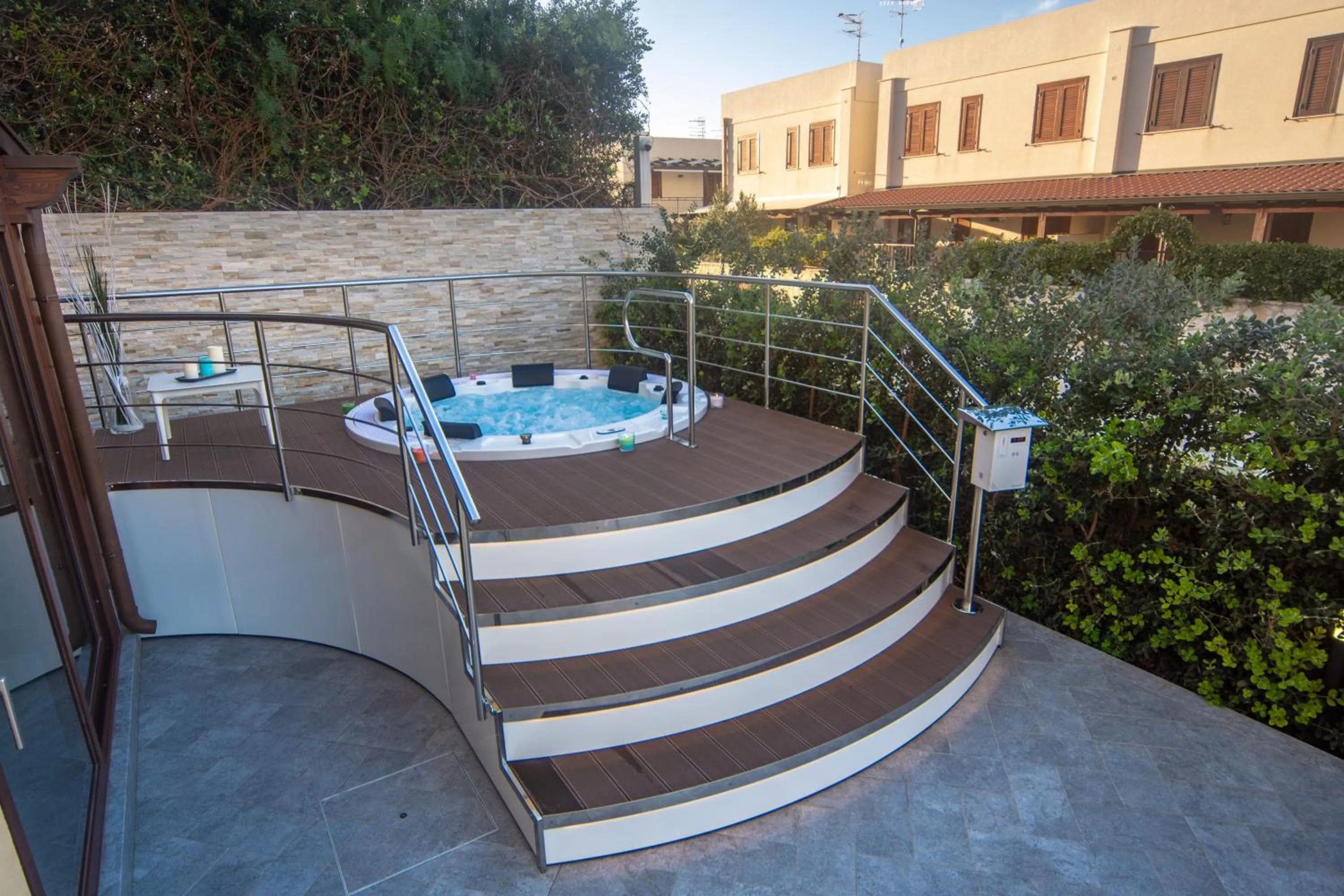 Hot Tub in B&B Aloe Comfort Rooms