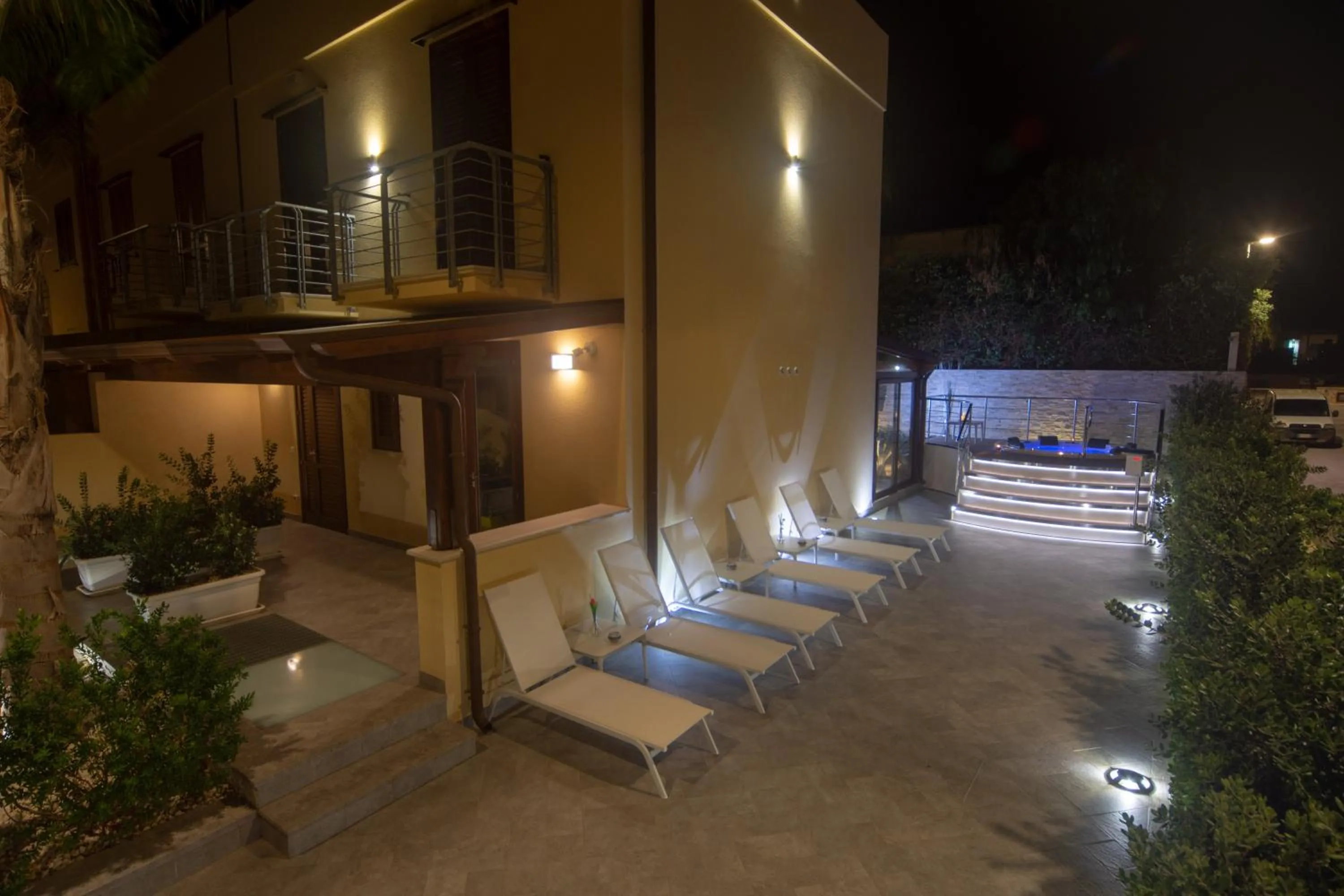 Hot Tub in B&B Aloe Comfort Rooms