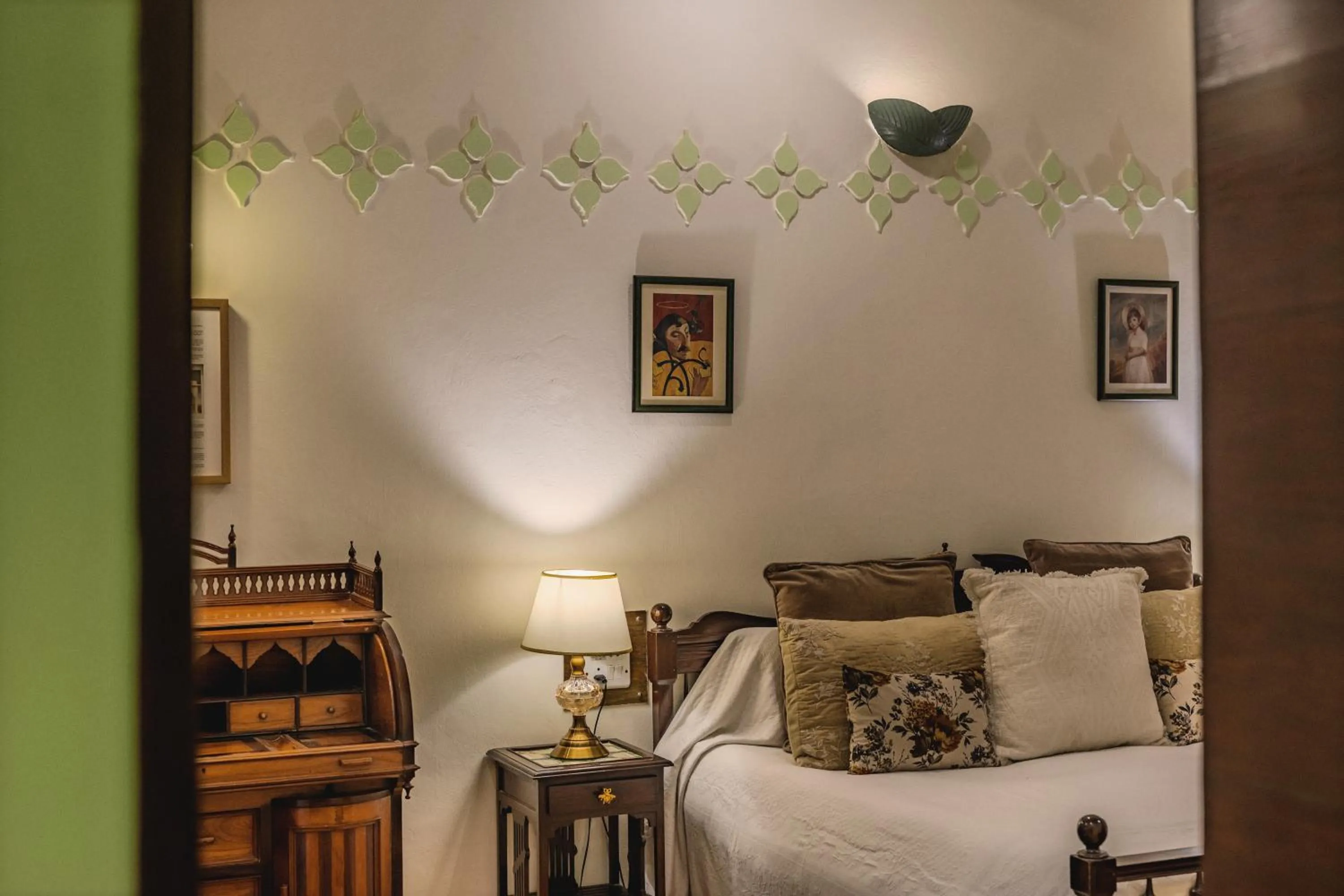 Bed in Ranjit's Svaasa Amritsar