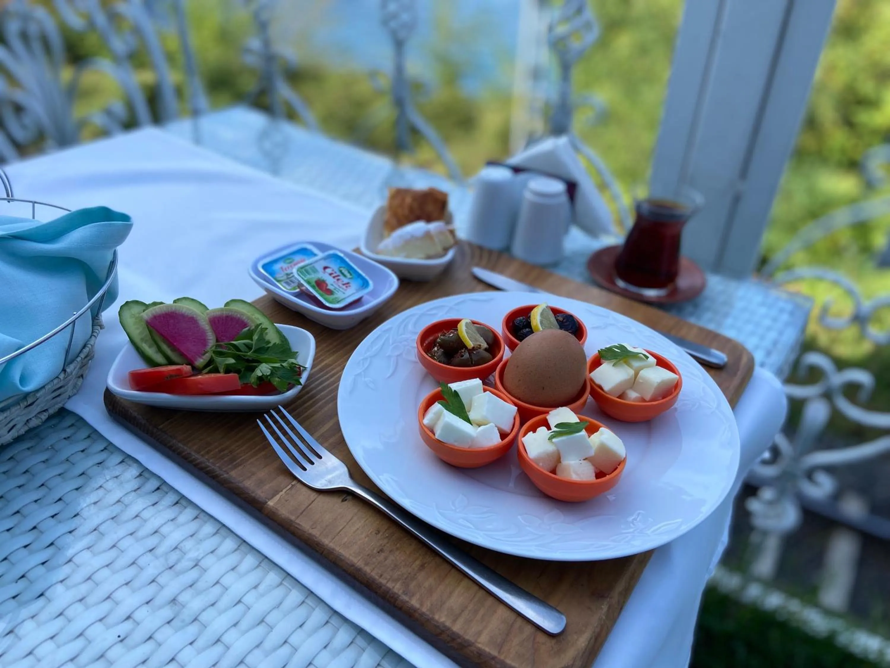 Breakfast in Bab-i Zer Hotel