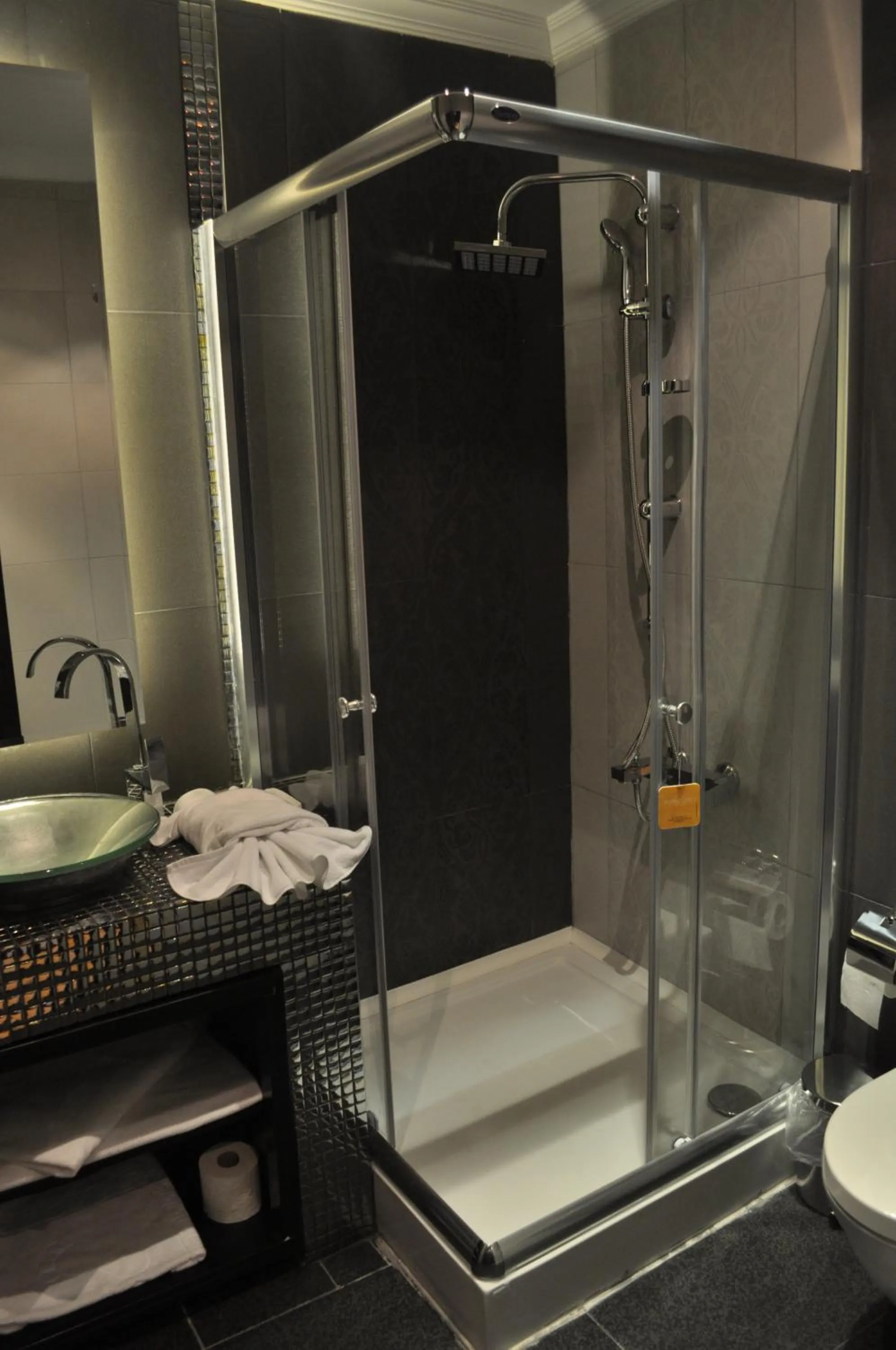 Bathroom in Bab-i Zer Hotel