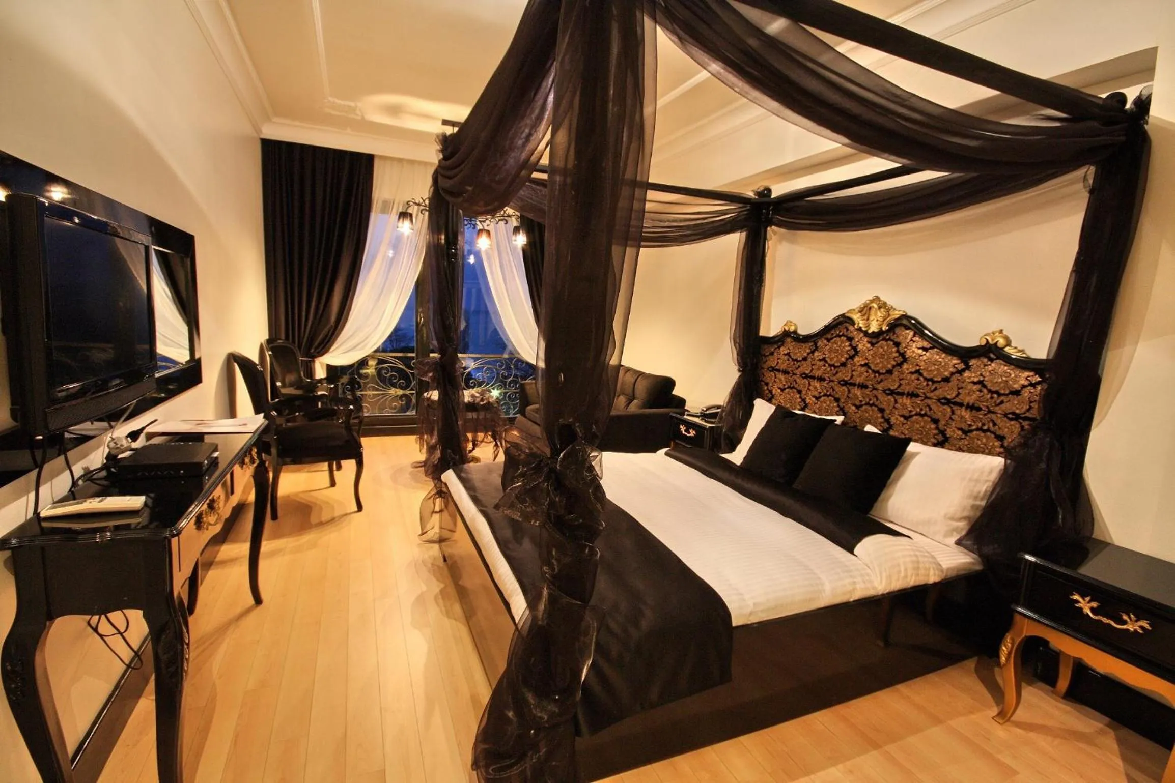 Photo of the whole room, Bed in Bab-i Zer Hotel