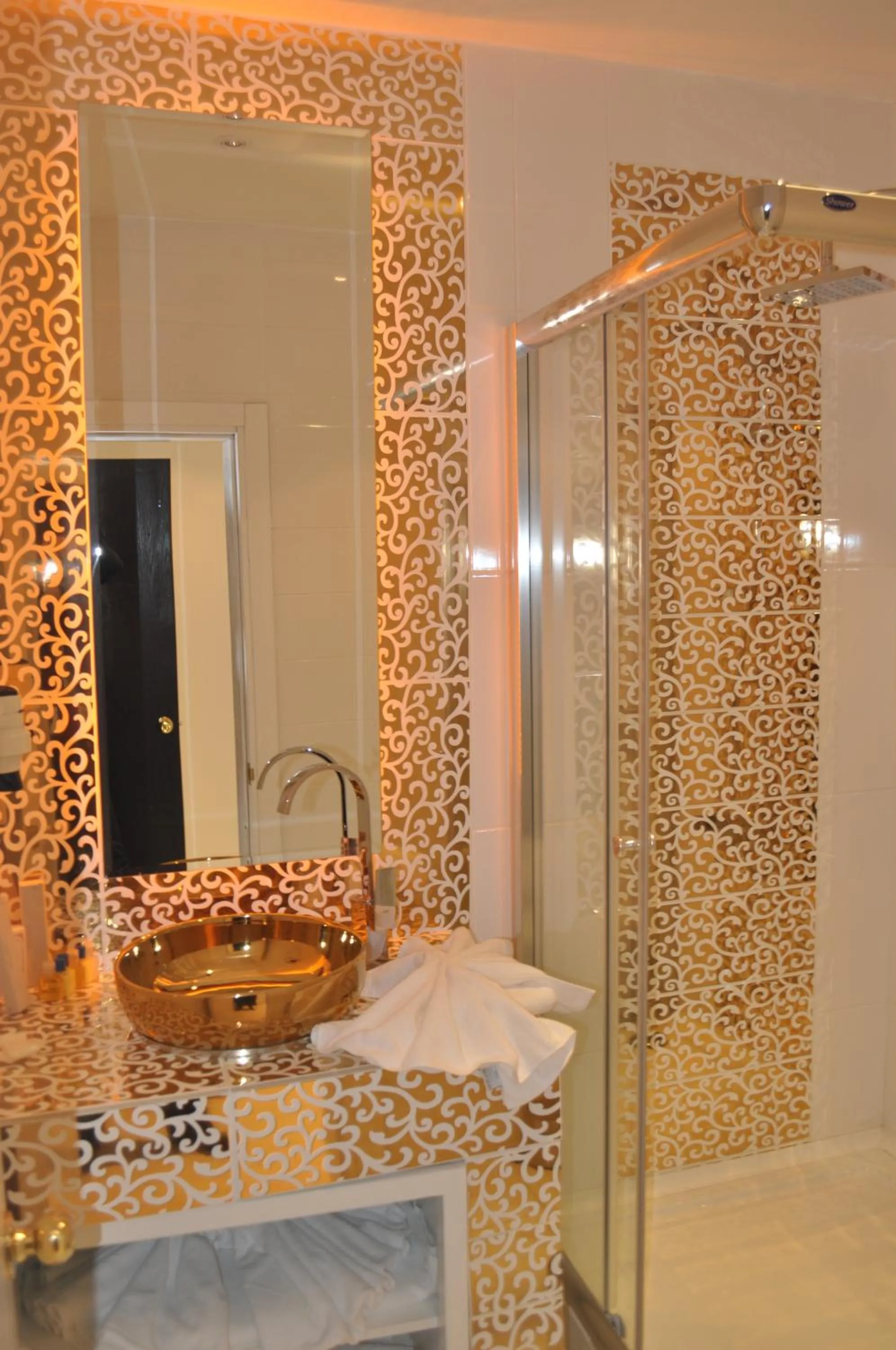 Bathroom in Bab-i Zer Hotel