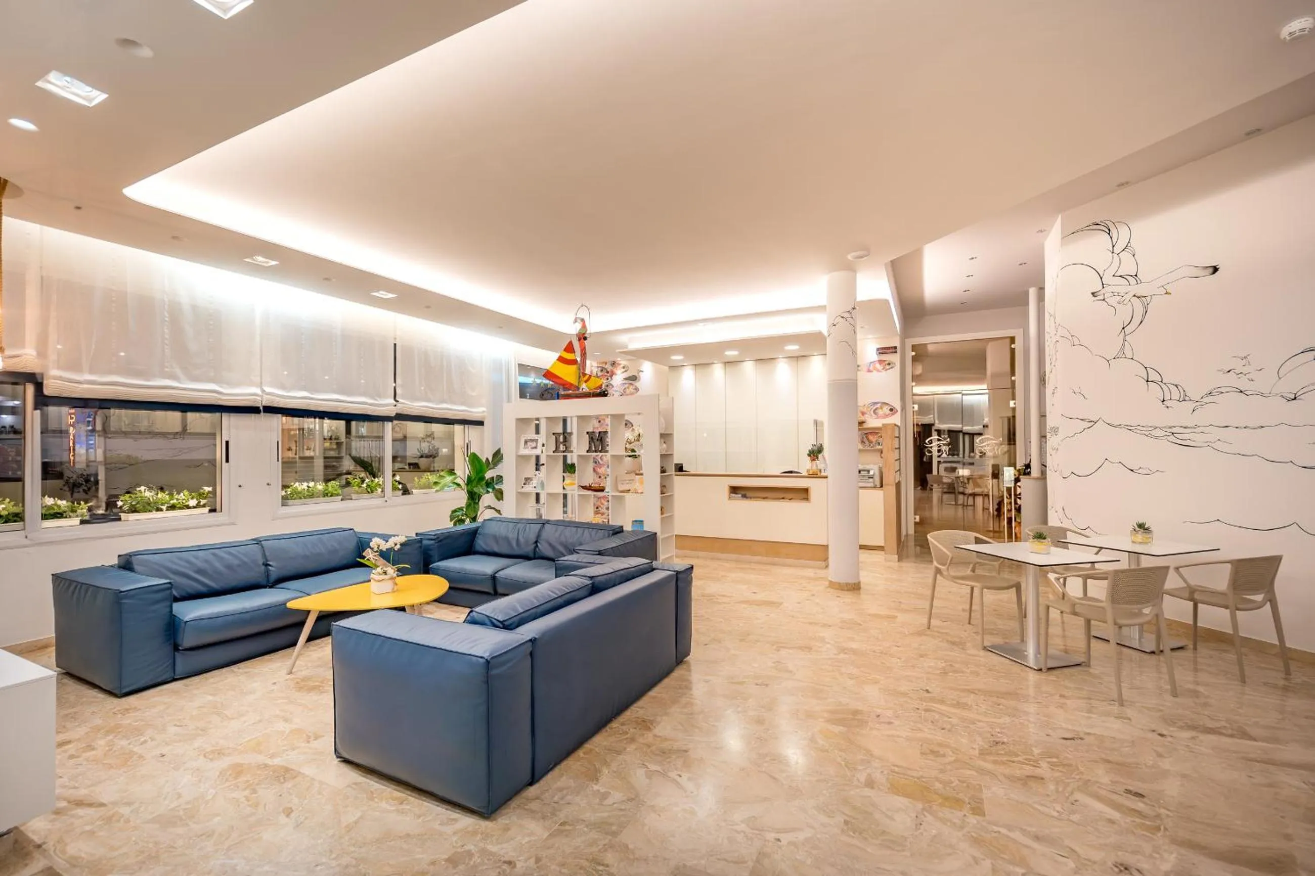 Restaurant/places to eat in Hotel Marisa