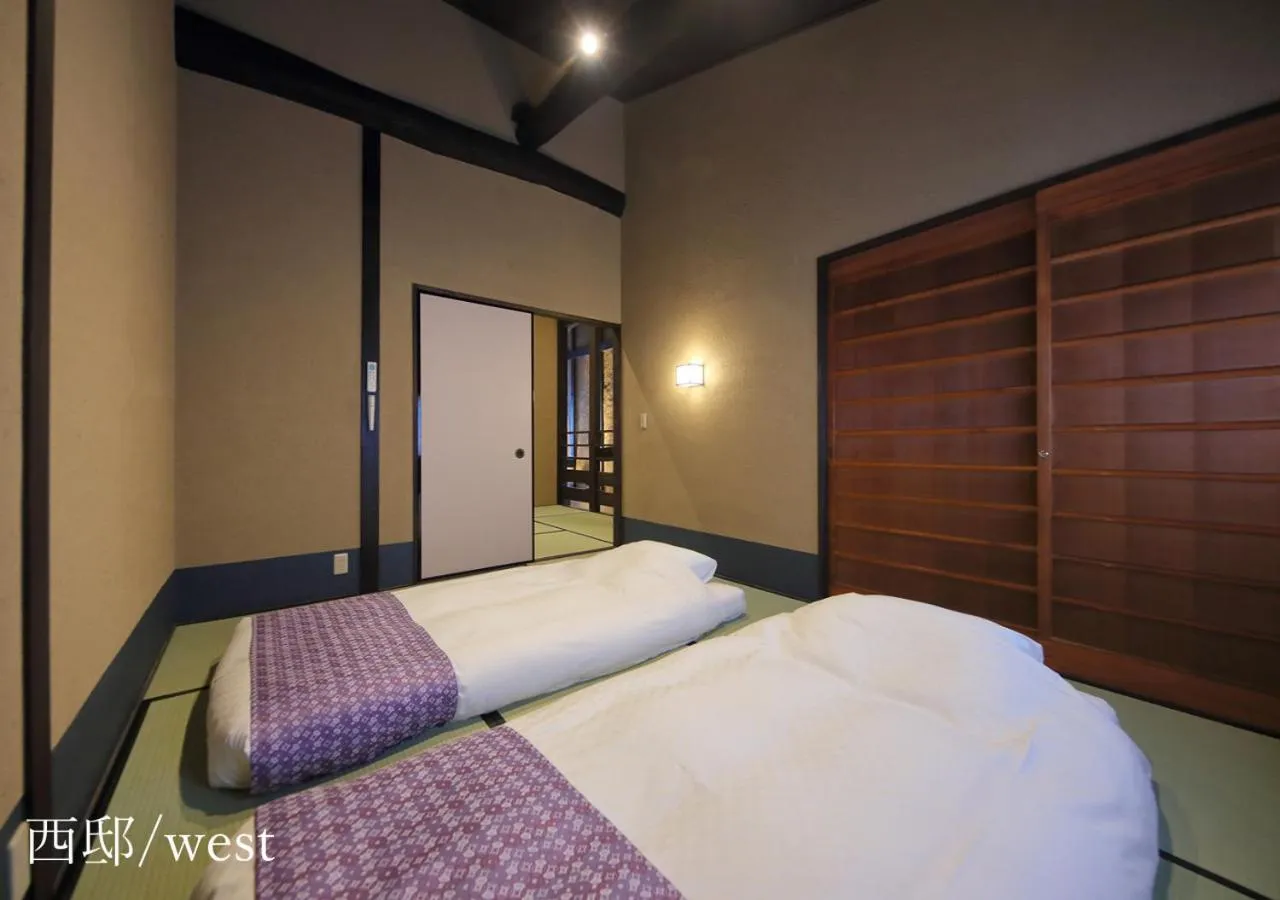 Bedroom, Bed in Houka