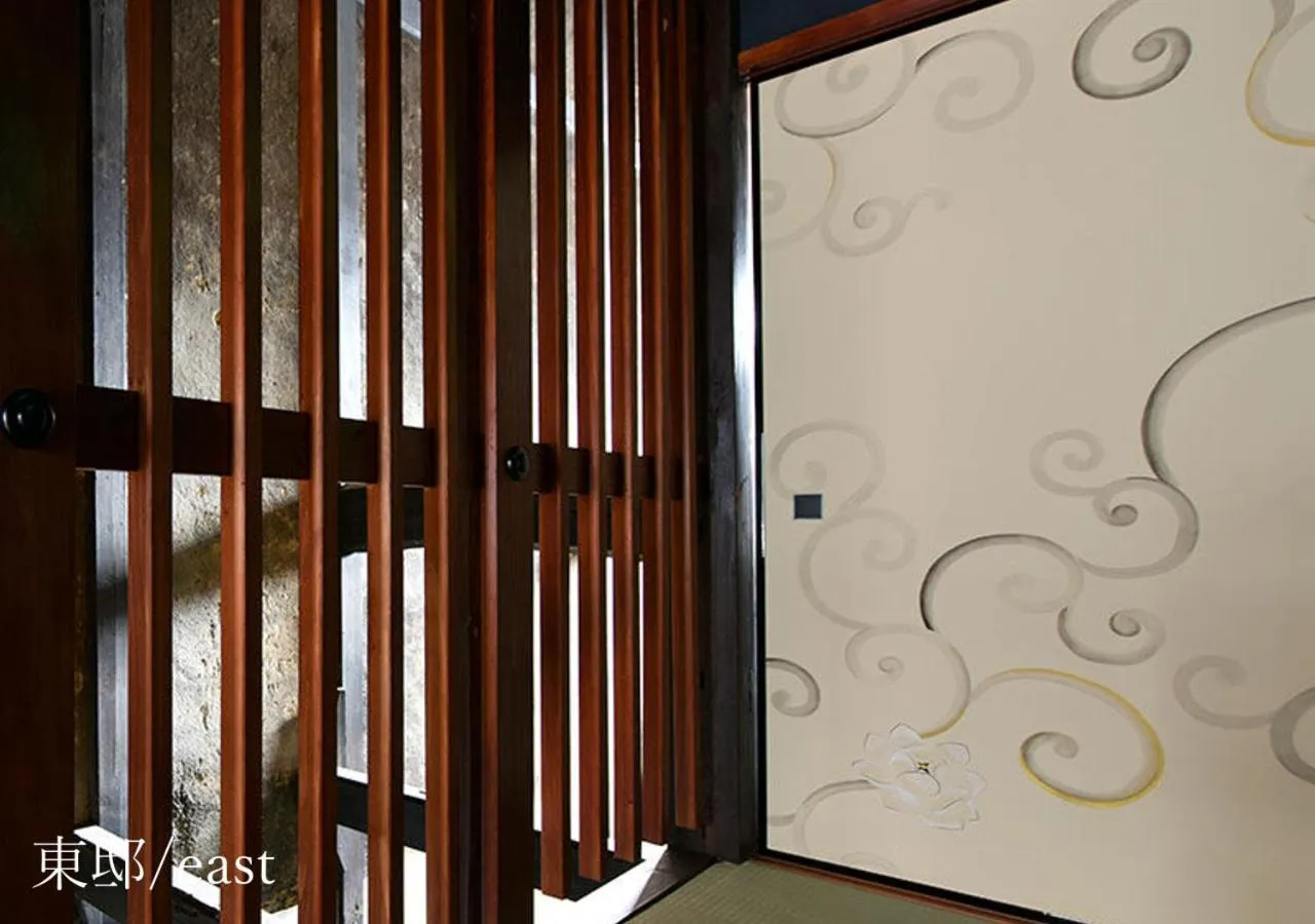 Decorative detail in Houka