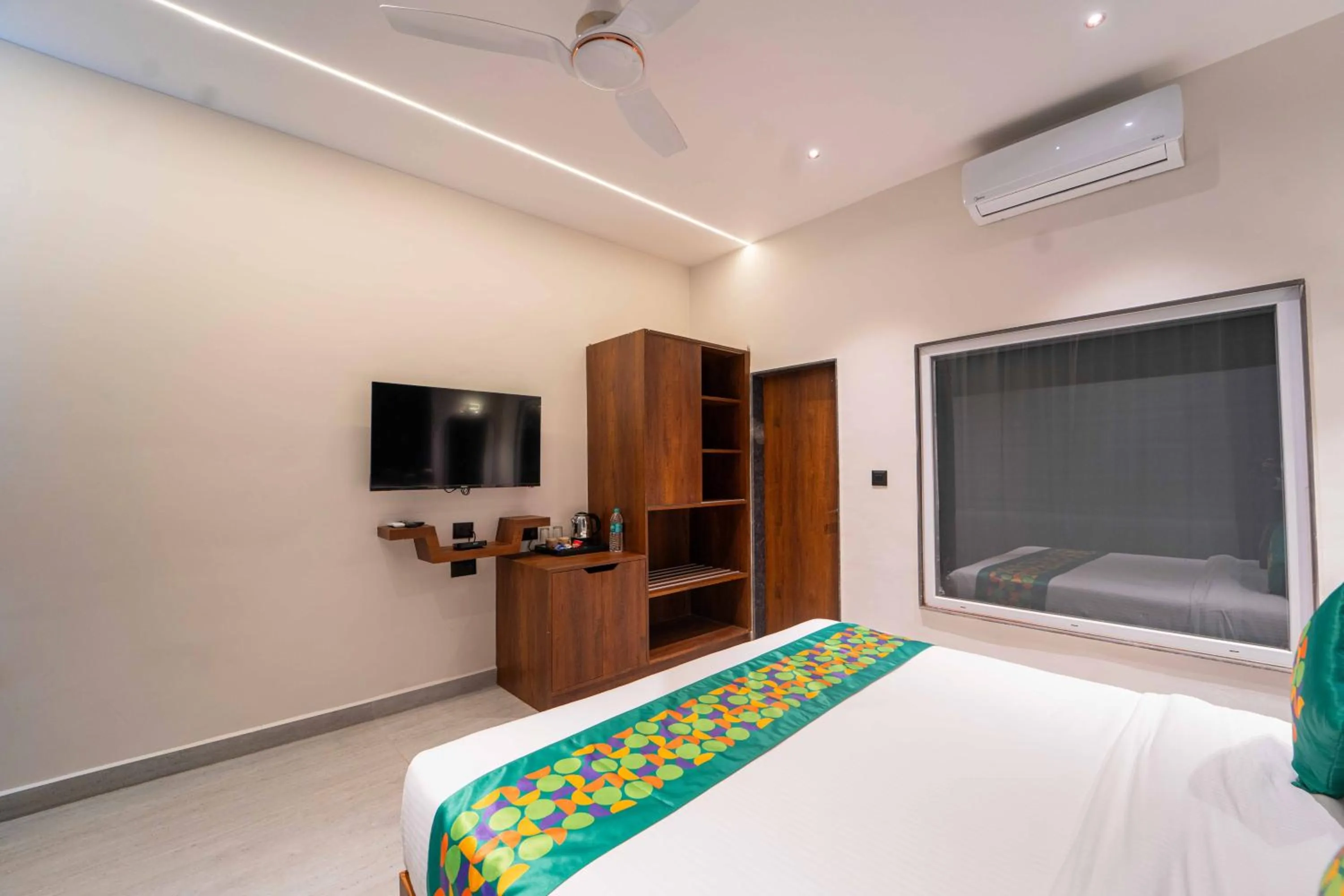 Bedroom, Bed in Treebo Winter Town Venna Lake