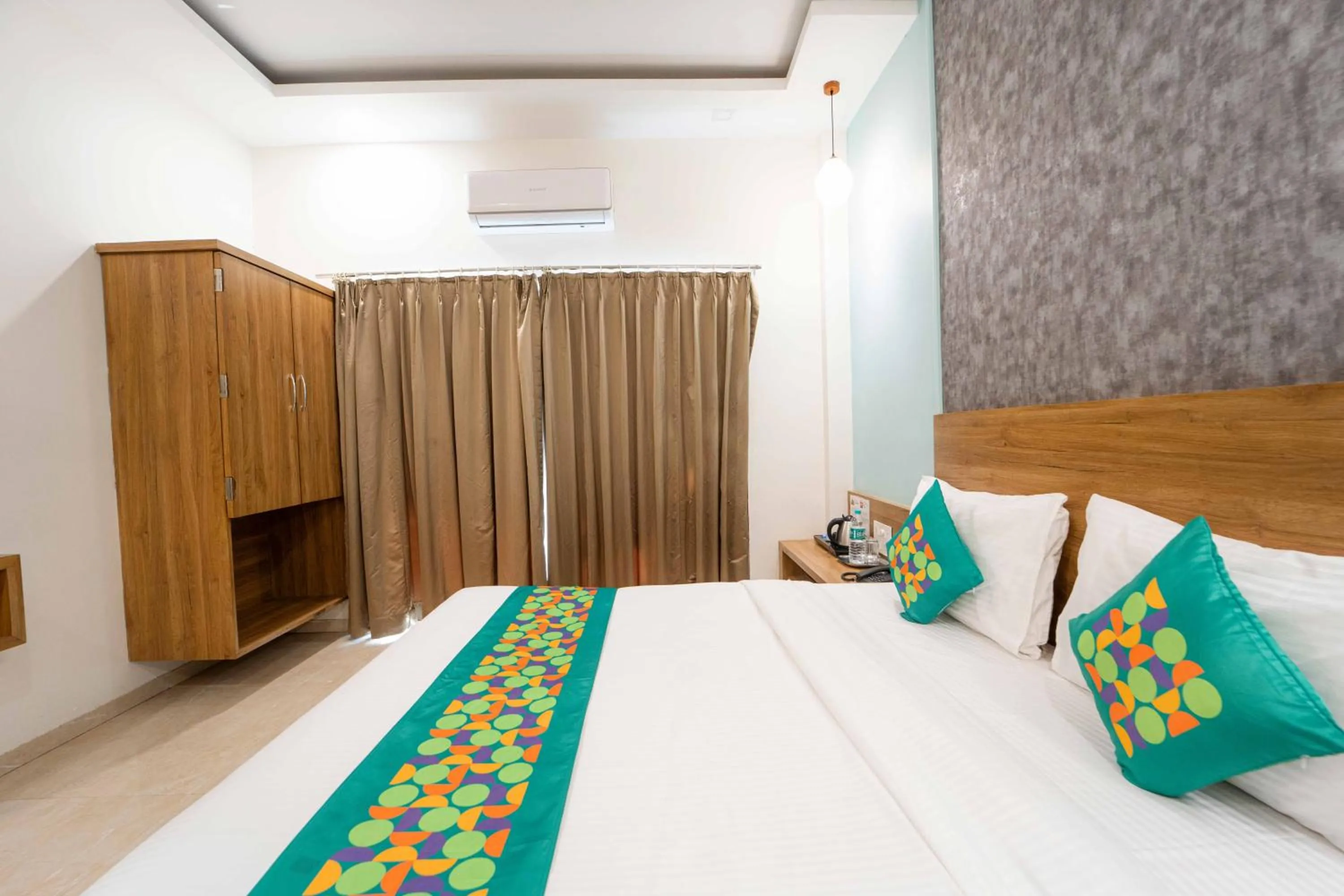 Bedroom, Bed in Treebo Winter Town Venna Lake