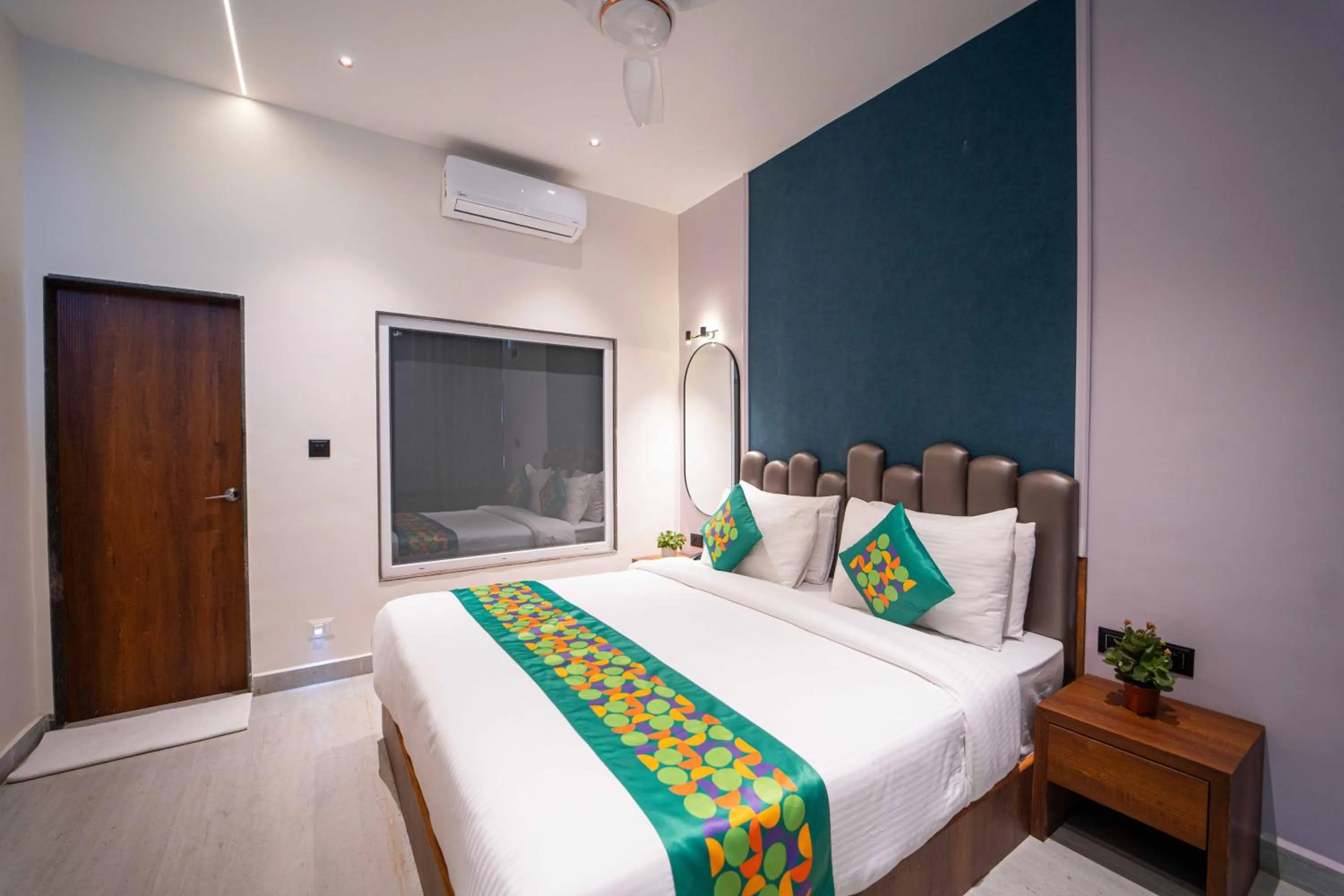 Bedroom, Bed in Treebo Winter Town Venna Lake