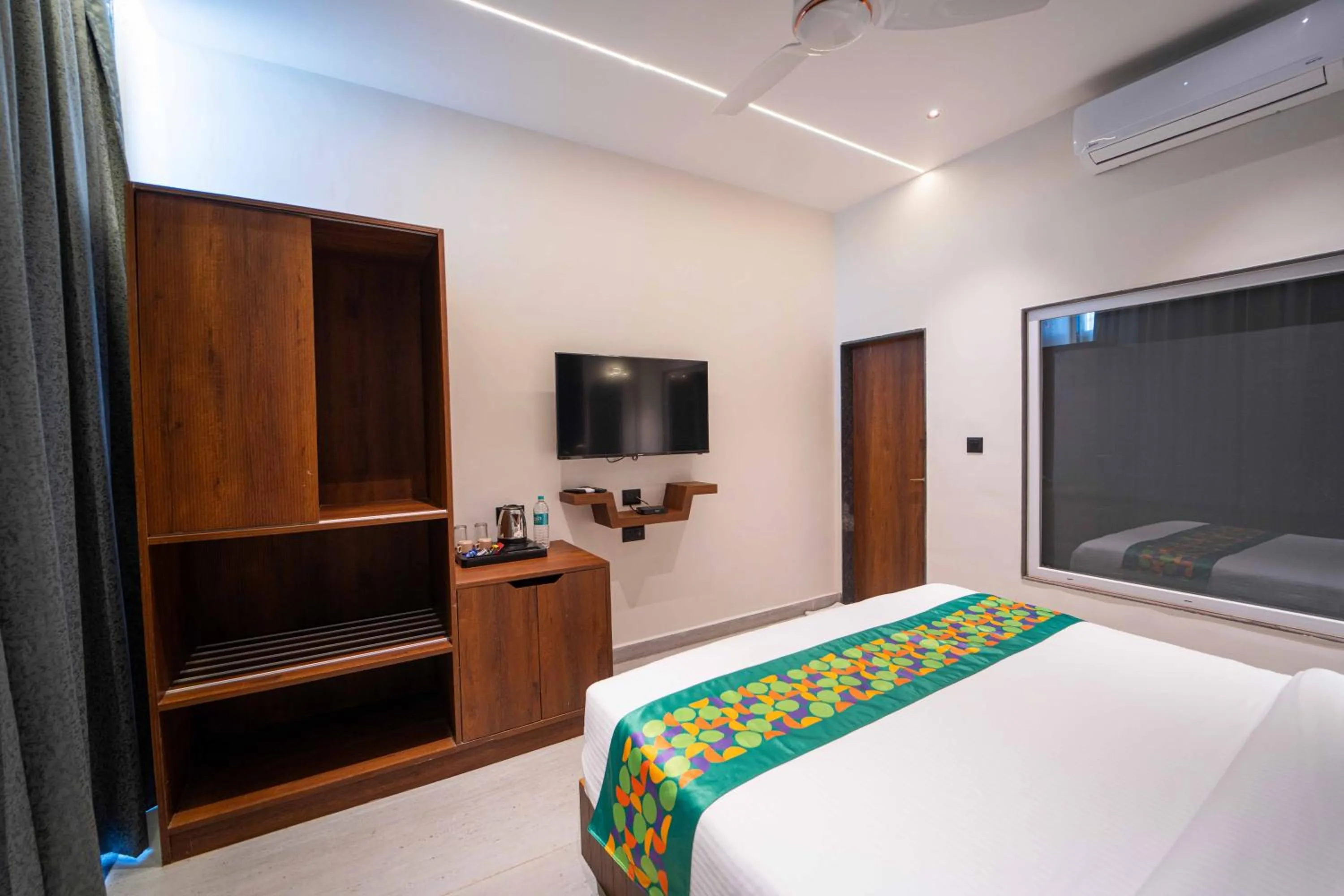 Bedroom, Bed in Treebo Winter Town Venna Lake