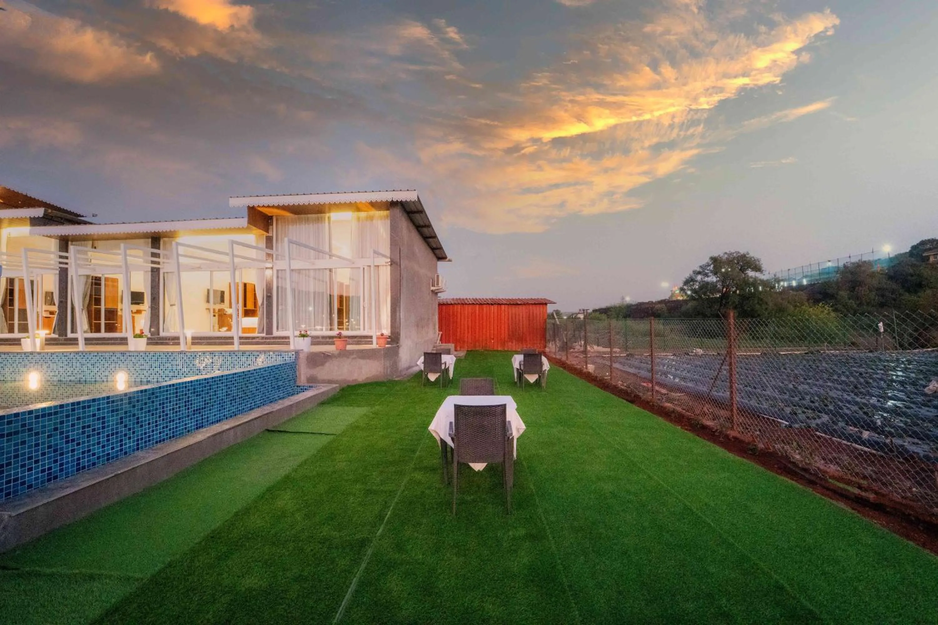 Swimming pool in Treebo Winter Town Venna Lake